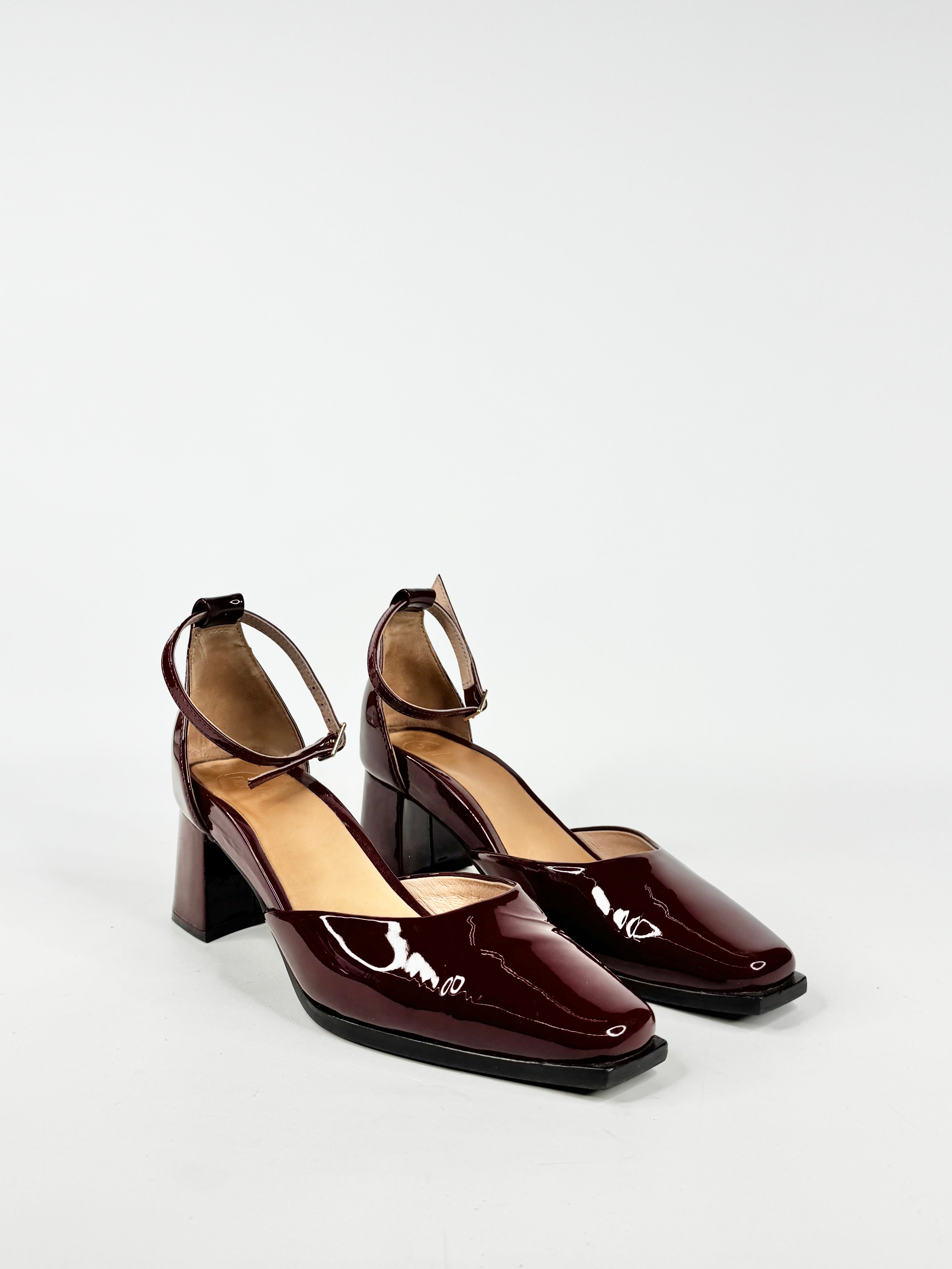 Bared Burgundy Patent Leather Mary Janes - EU37
