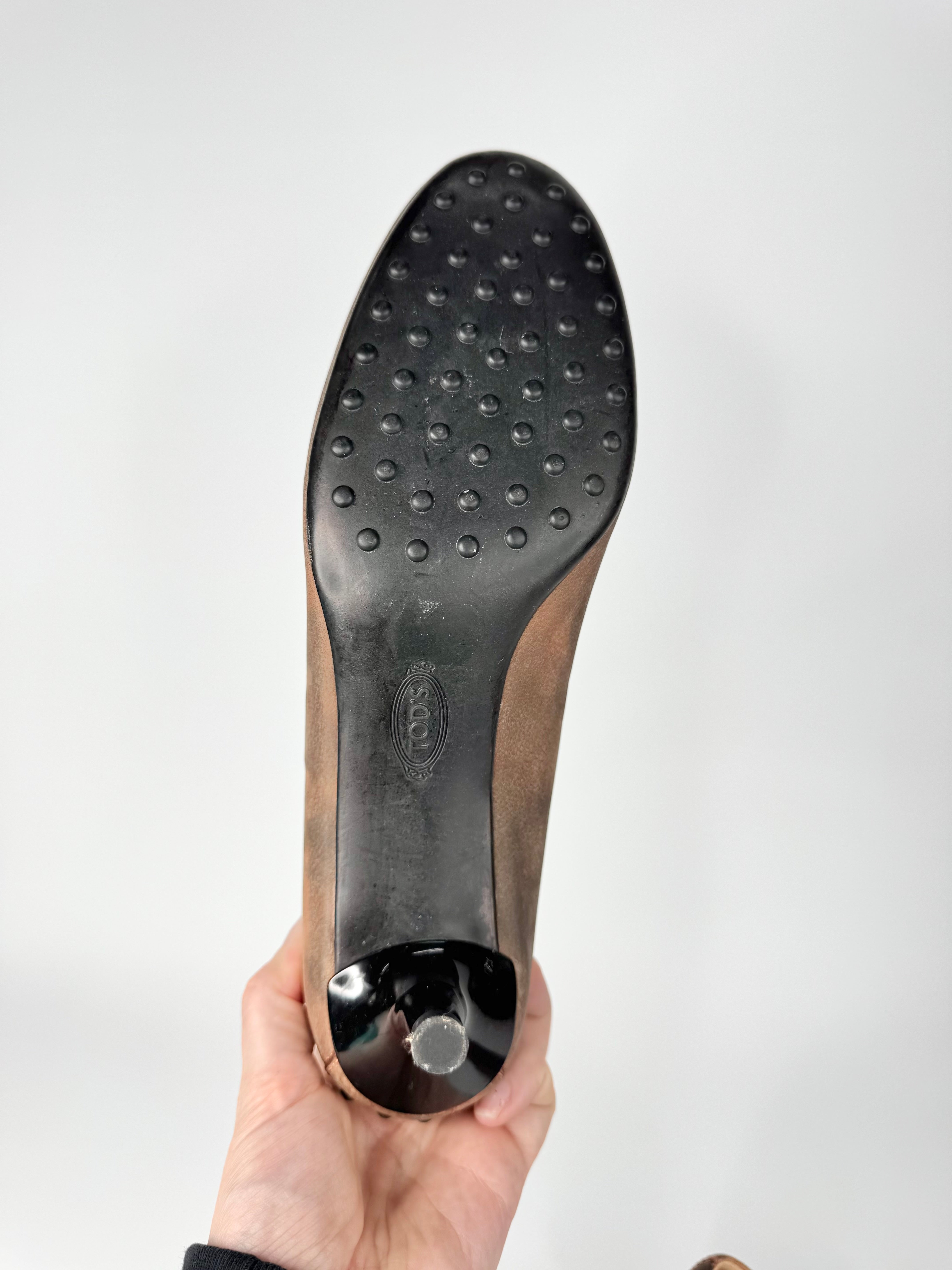 Tod's Deep Brown Distressed Leather Pumps - EU40