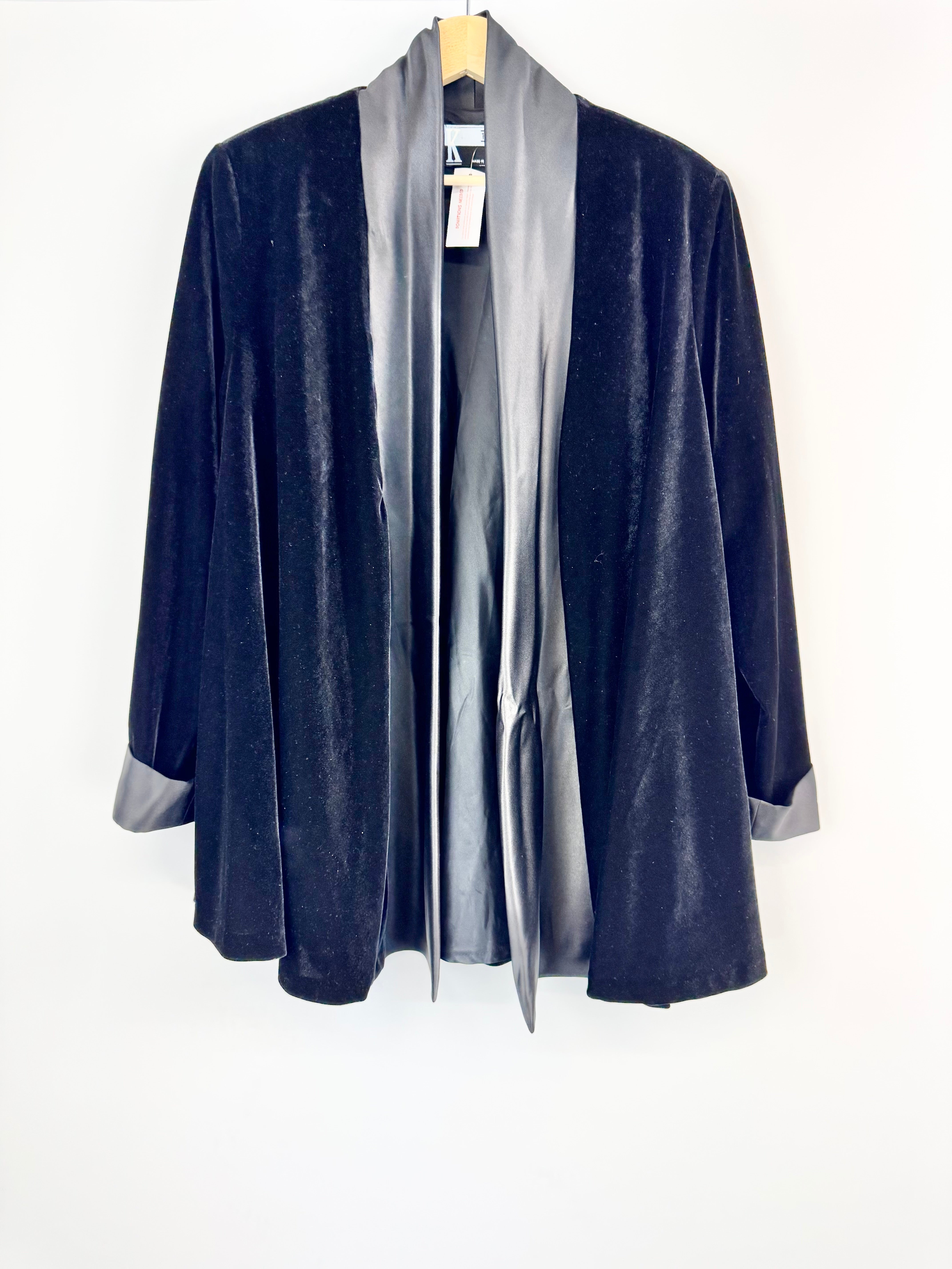 K Black Velvet Like Swing Blazer - AU16