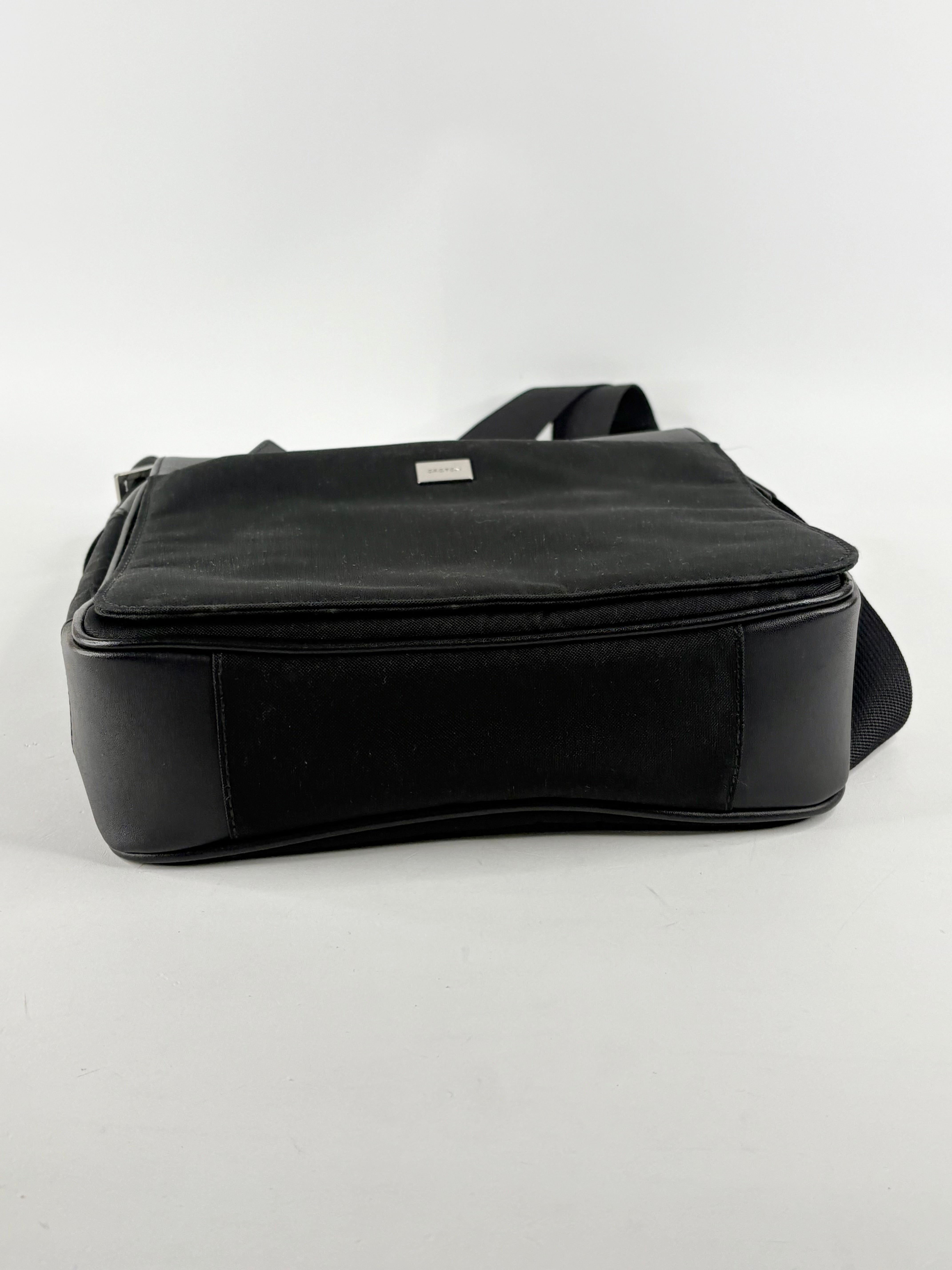 Oroton Black Postman-Style Crossbody Bag