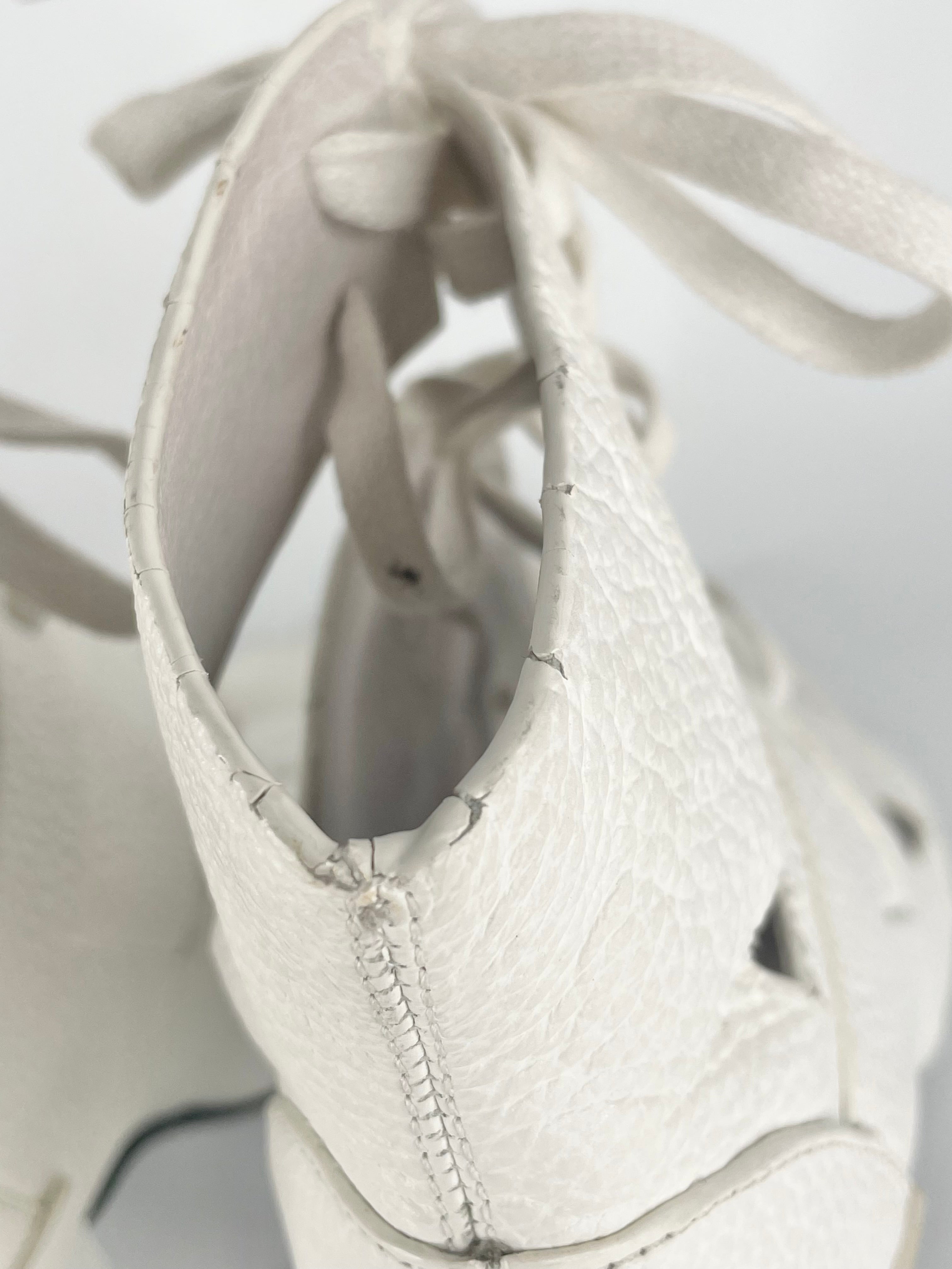Manning Cartell White Grained Leather Lace Up Heels - EU37