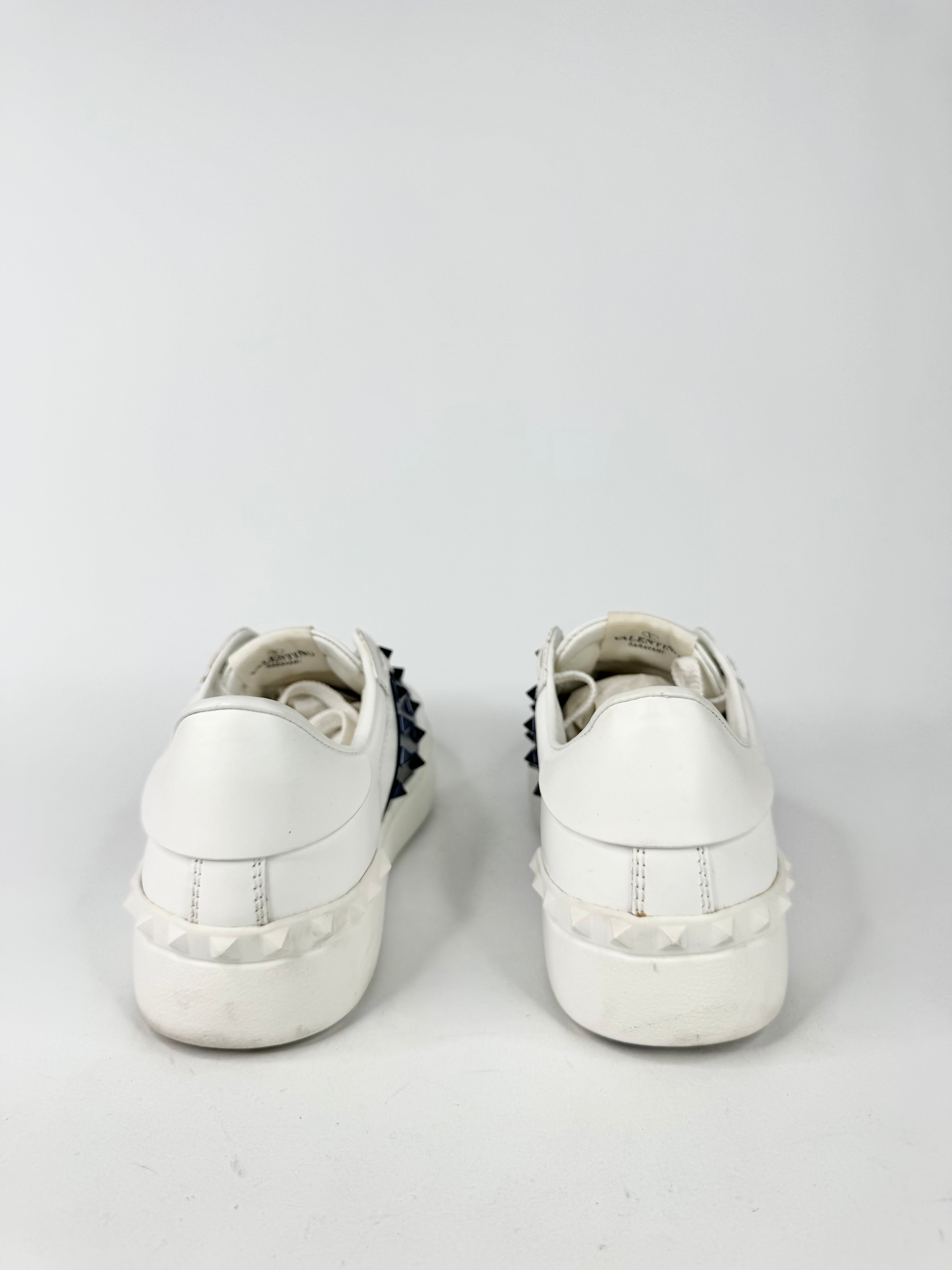 Valentino Gravani White & Metallic Blue ‘Untitled’ Rockstud Sneakers - EU39