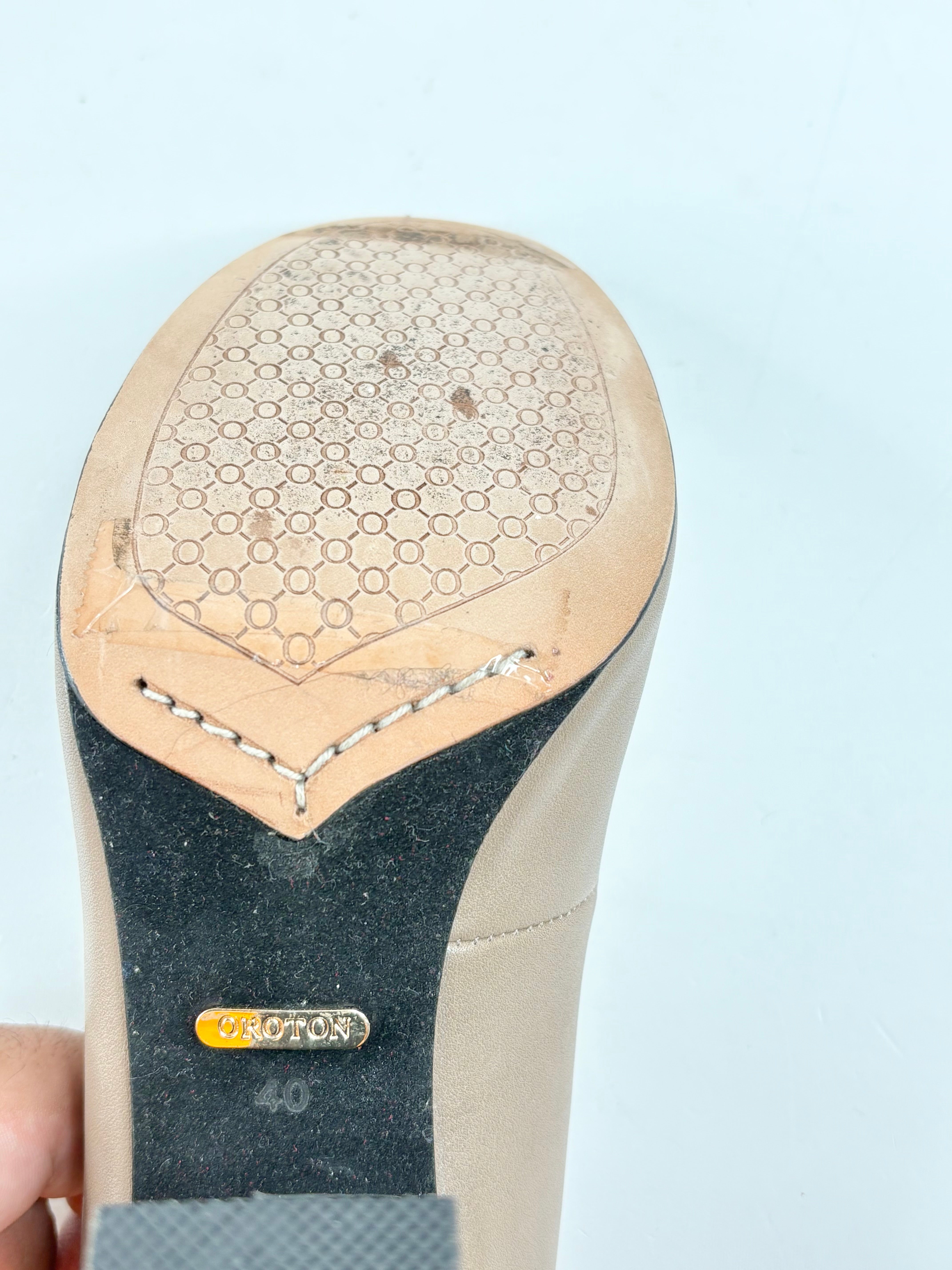 Oroton Taupe Smooth Leather Pumps - EU40