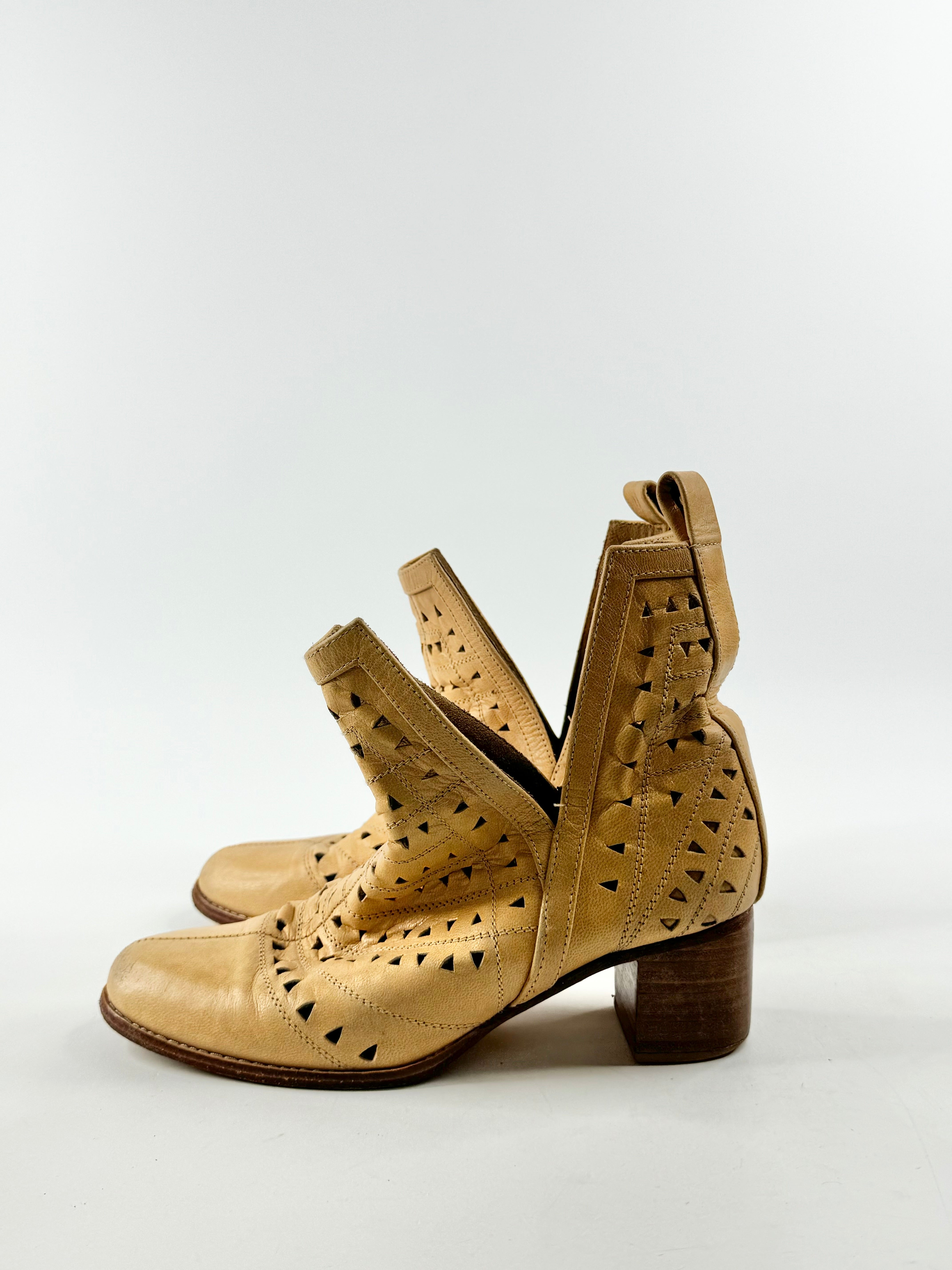 Jfahri Mustard Yellow 'Nic Cut' Boots - EU38