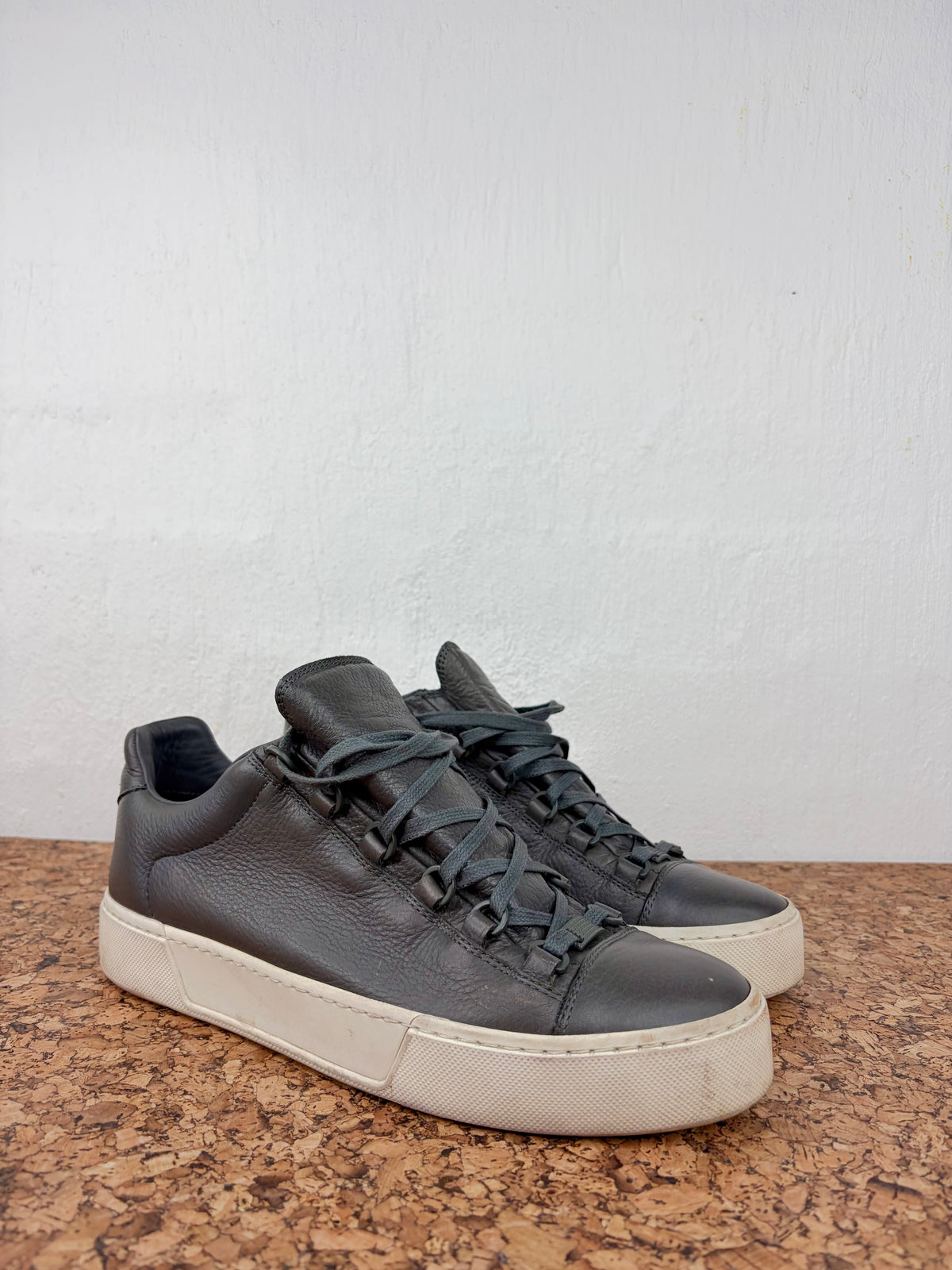 Balenciaga Dark Grey Arena Low Leather Lace Ups - EU42