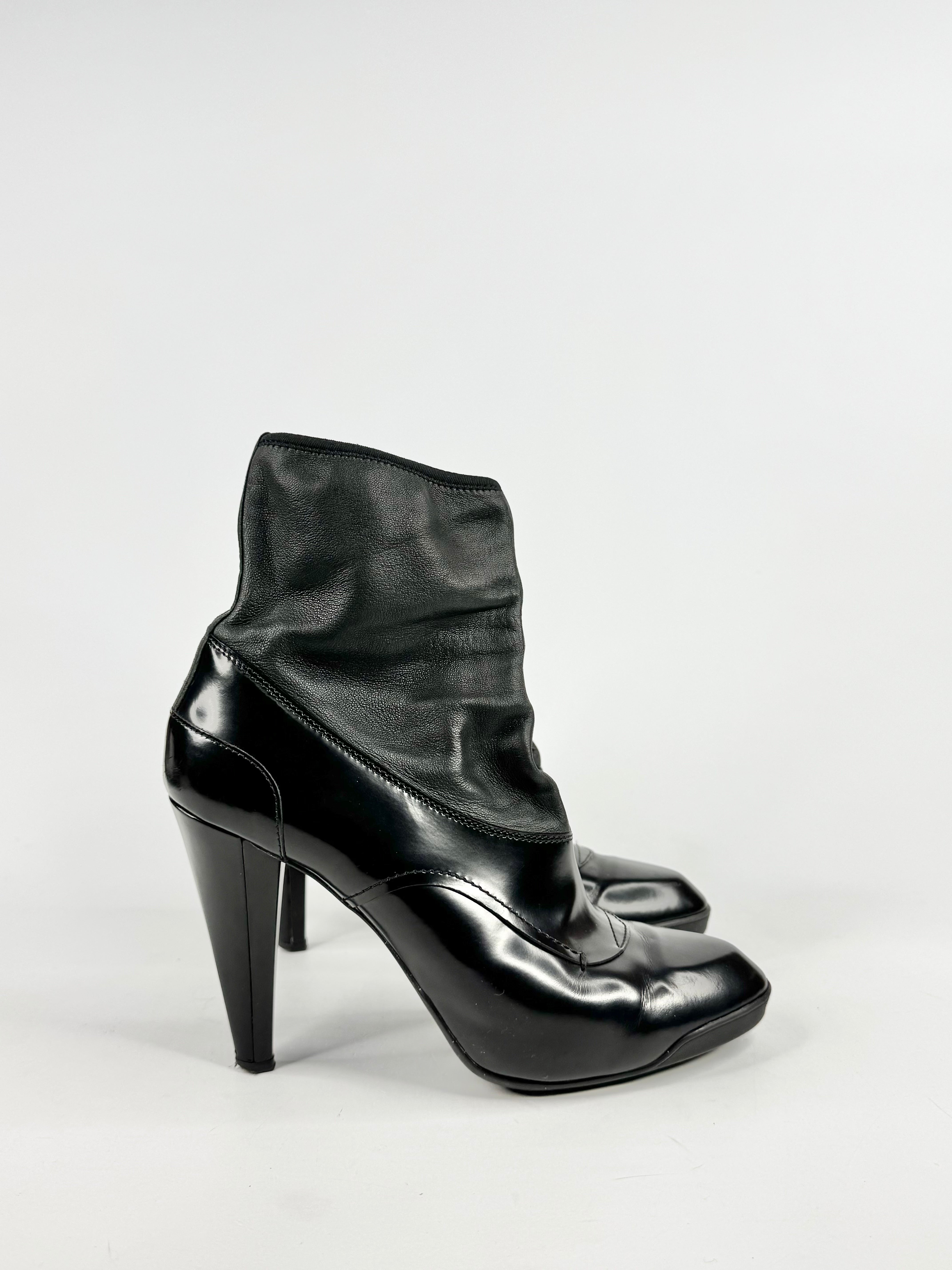 Tod's Black Leather Contrast Ankle Boots - EU39