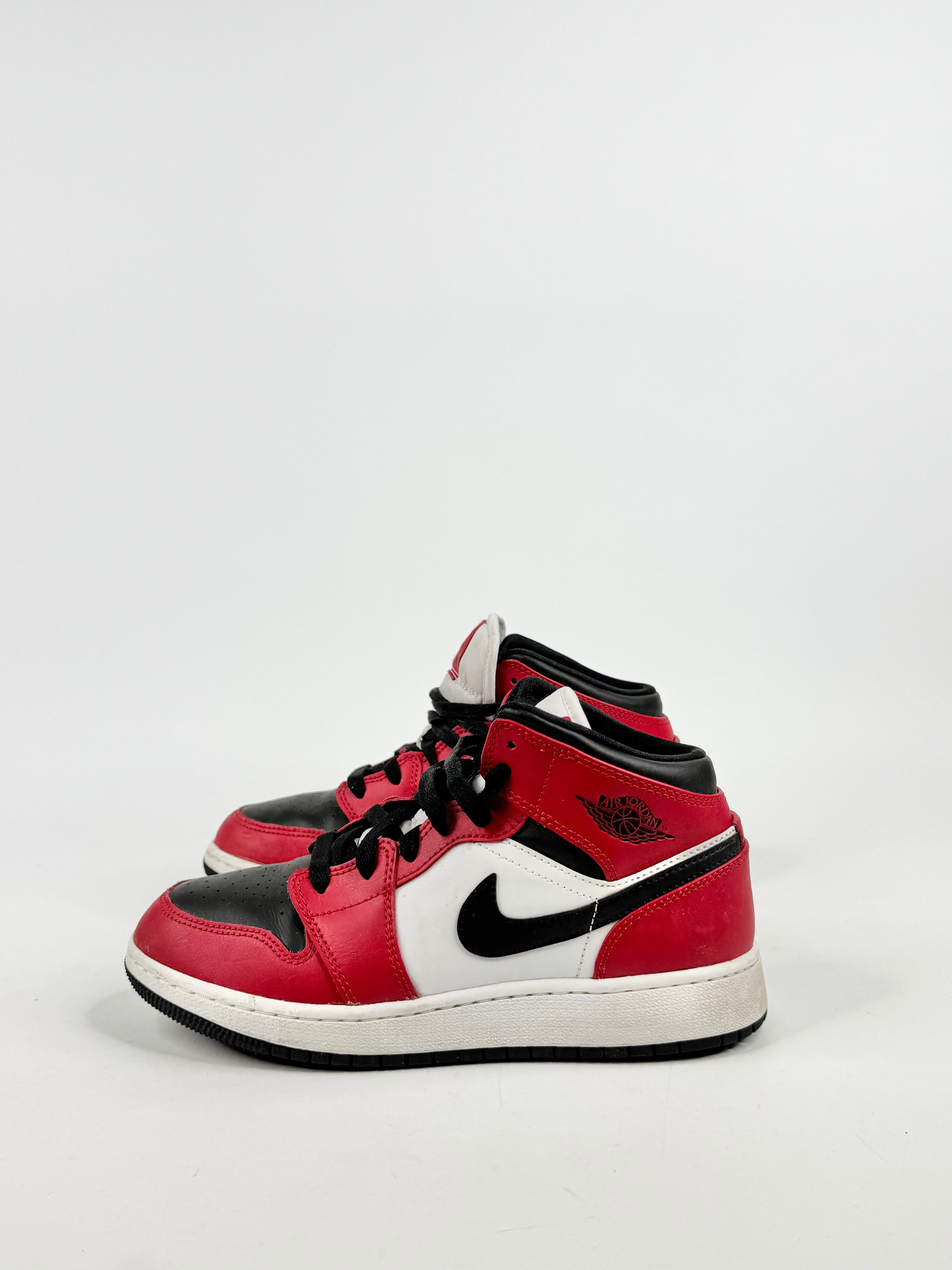 Air Jordan 1 Mid Chicago Red Sneakers - 5Y