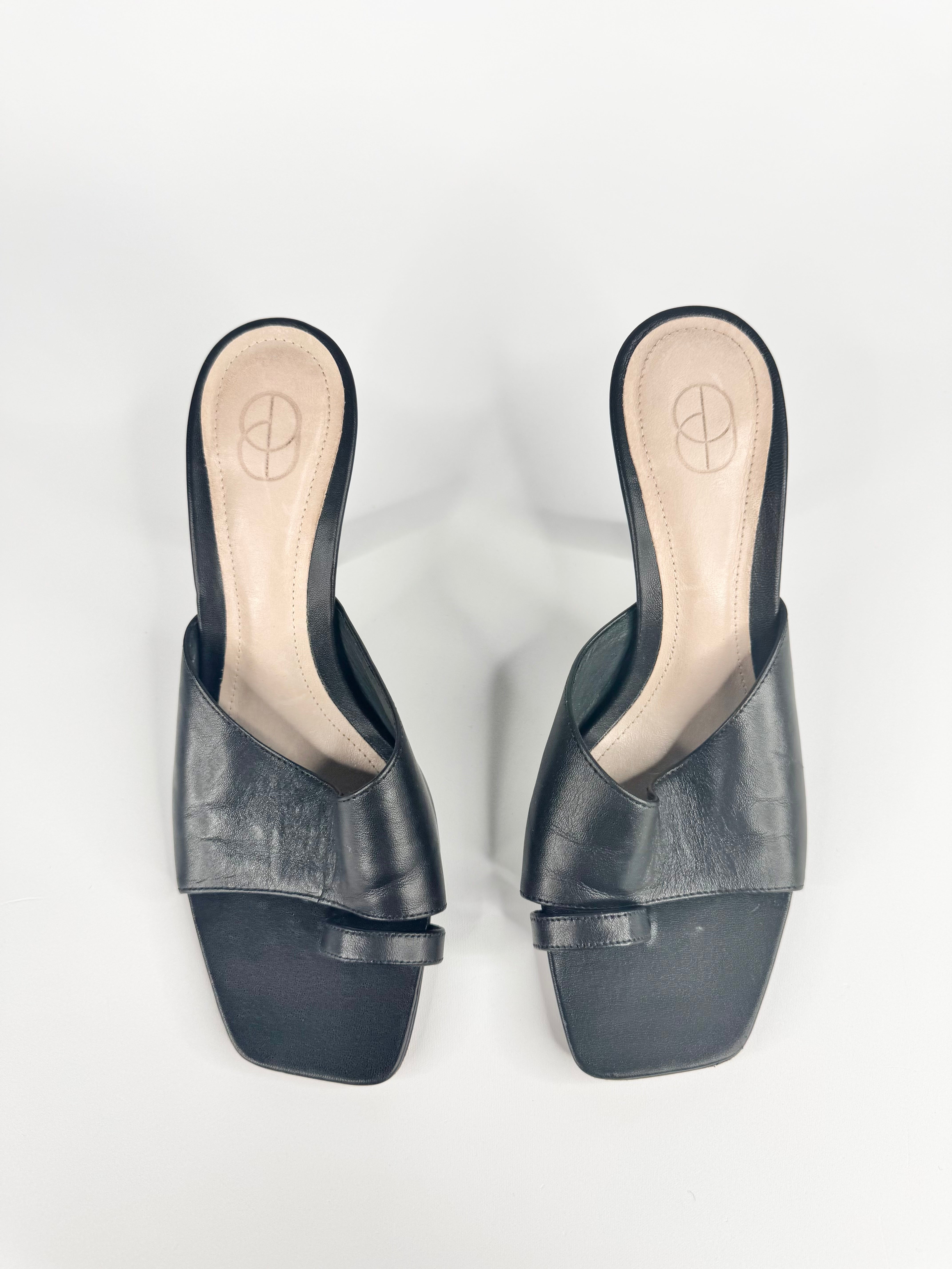 Porte & Paire Black Minimalist Open Toe Pants - EU36.5