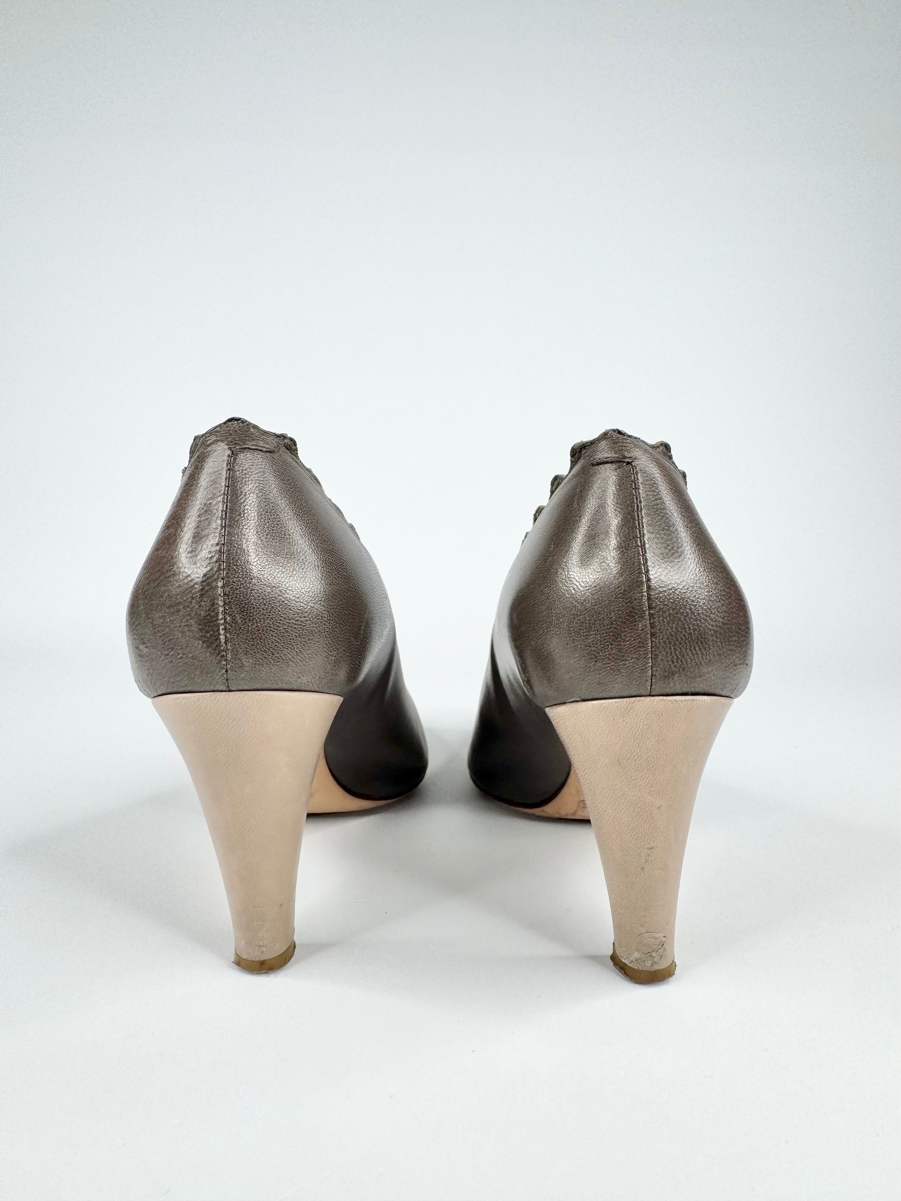 Chloé Taupe 'Lauren' Scalloped Pumps - EU39