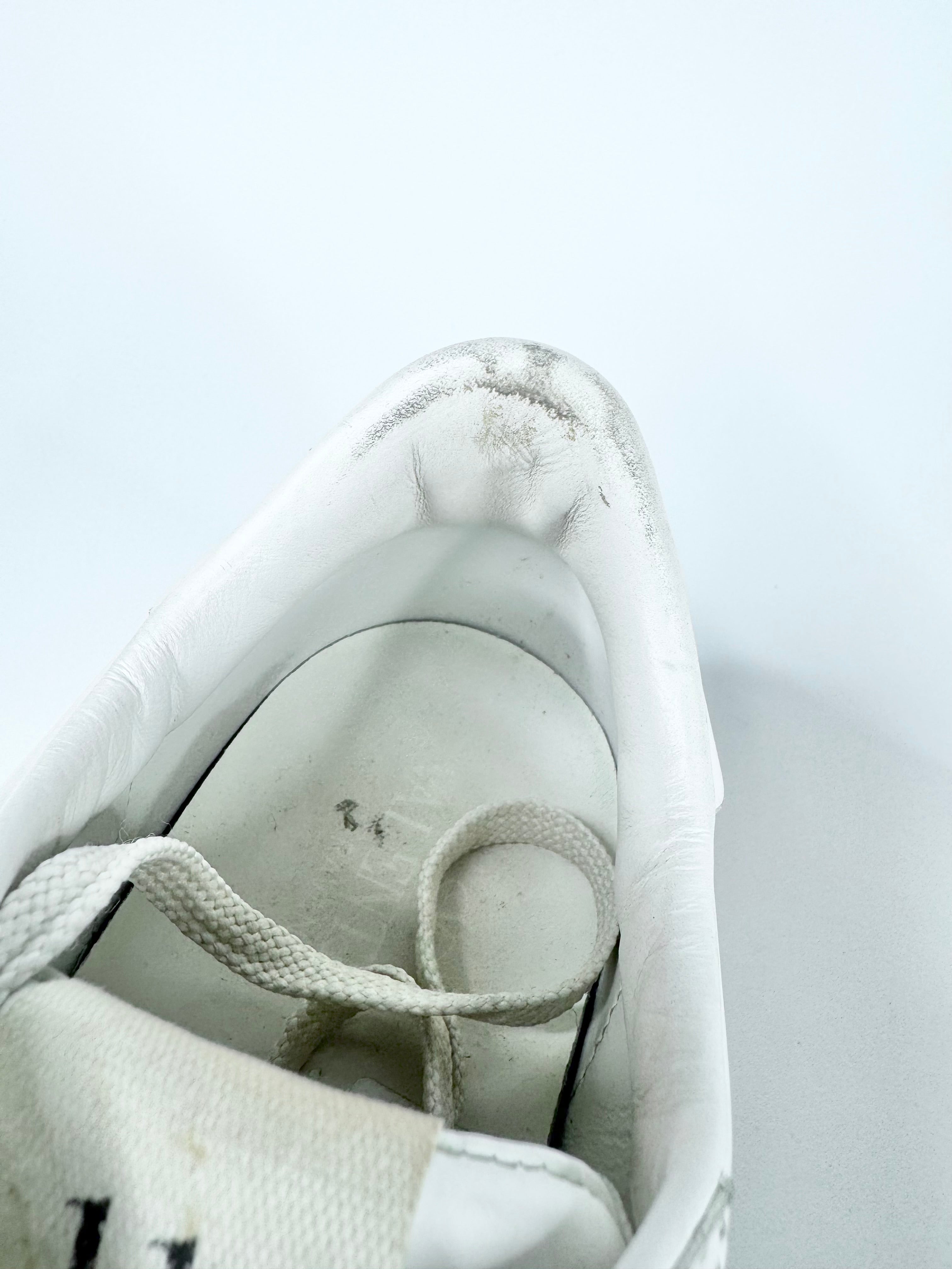 Valentino Garavani 'Rockstud Untitled' White Leather Sneakers - EU38