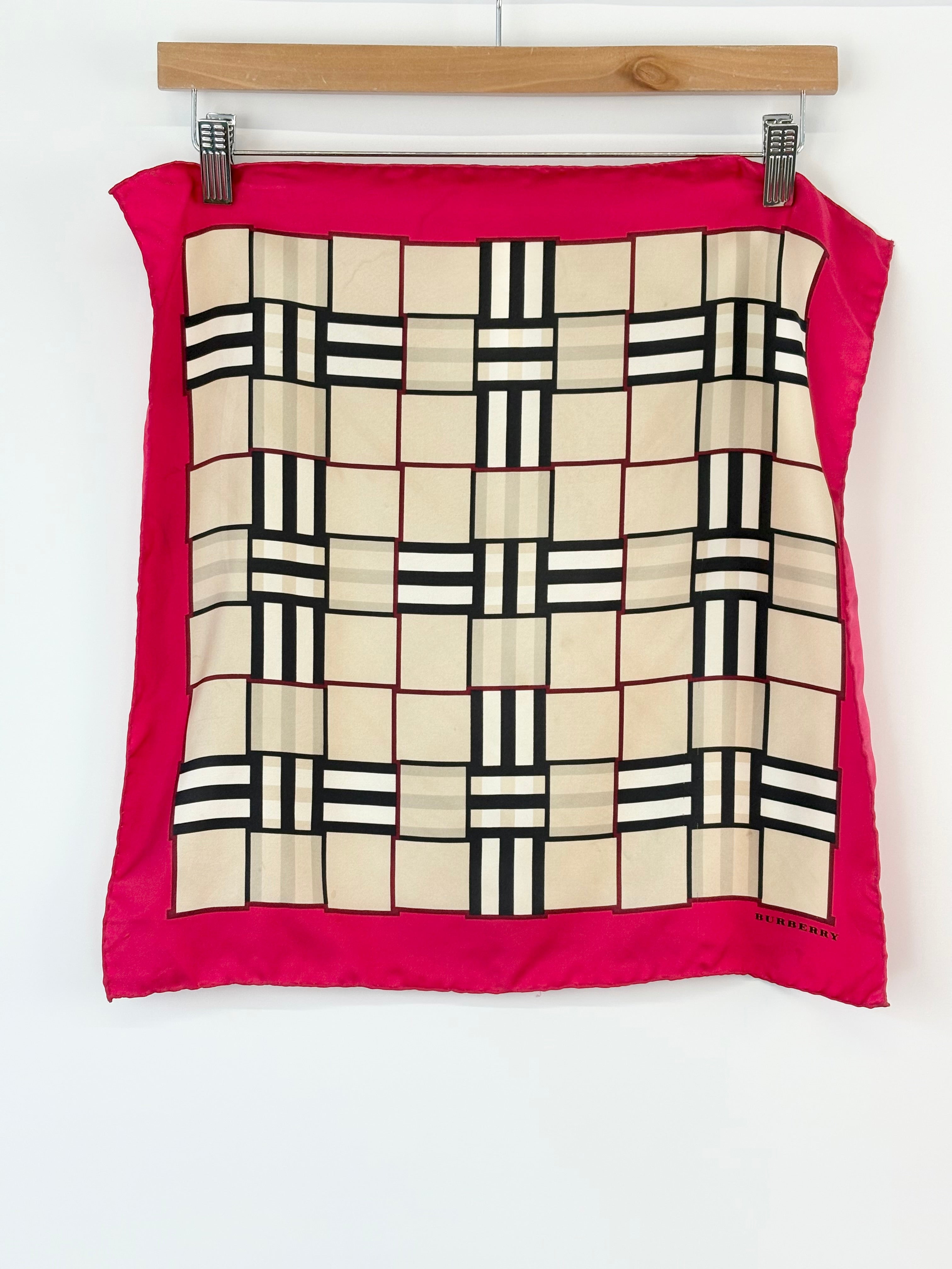 Squares scarf with geometric pattern on a pink background