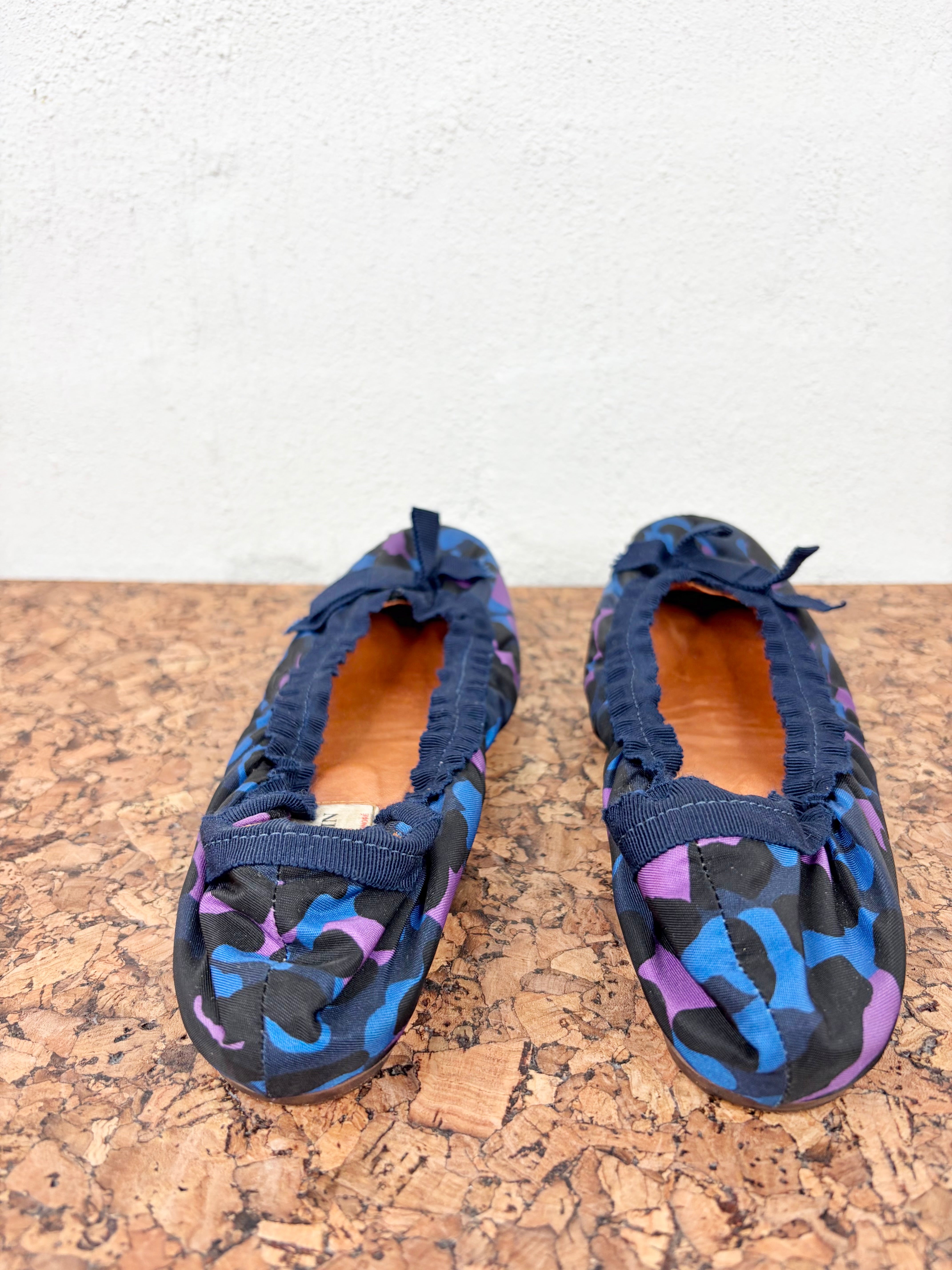 Lanvin Paris Multi Abstract Pull On Ballet Flat - EU37