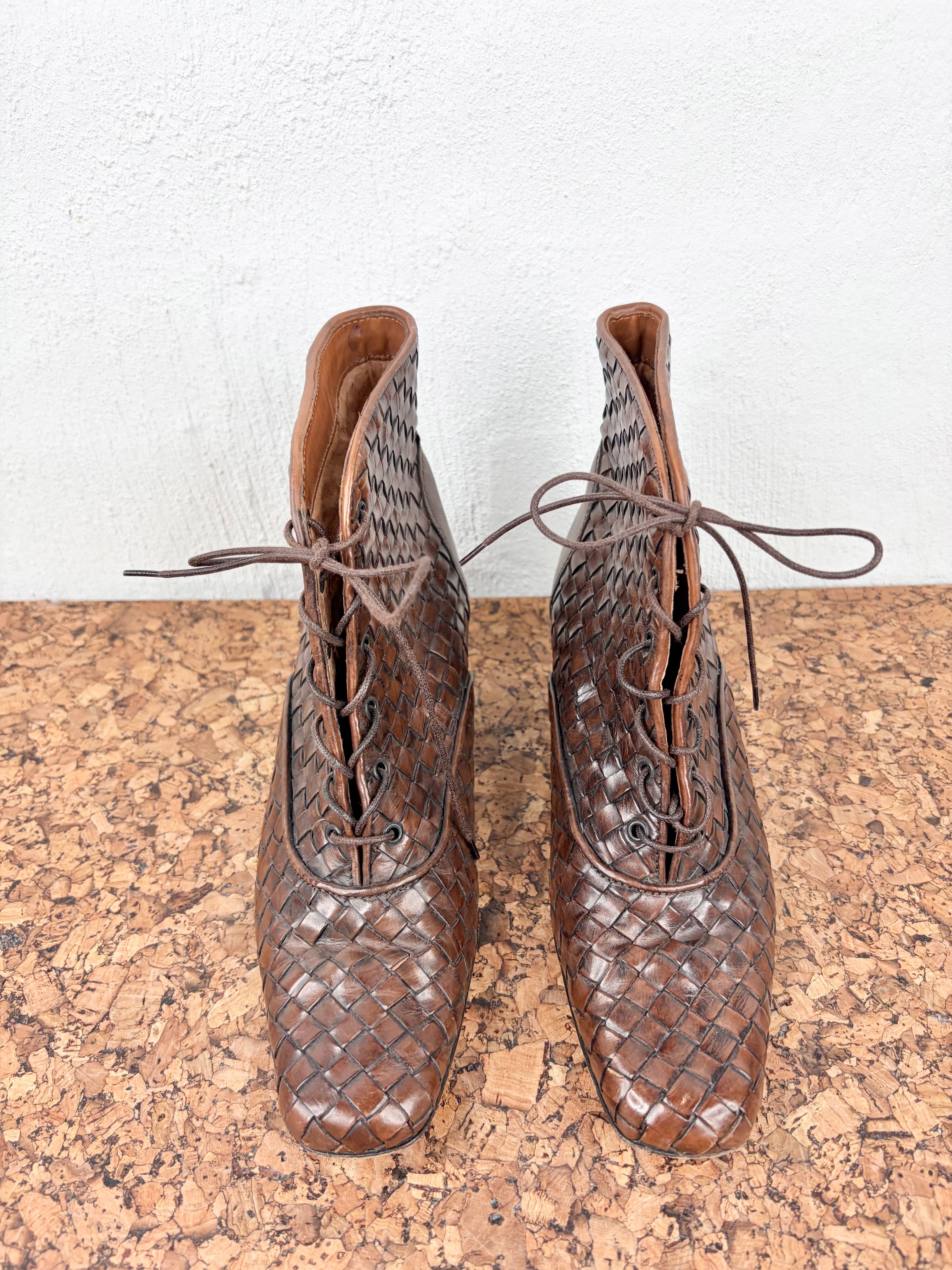 Bottega Intrecciato Chocolate Leather Lace Up Boot - EU37.5