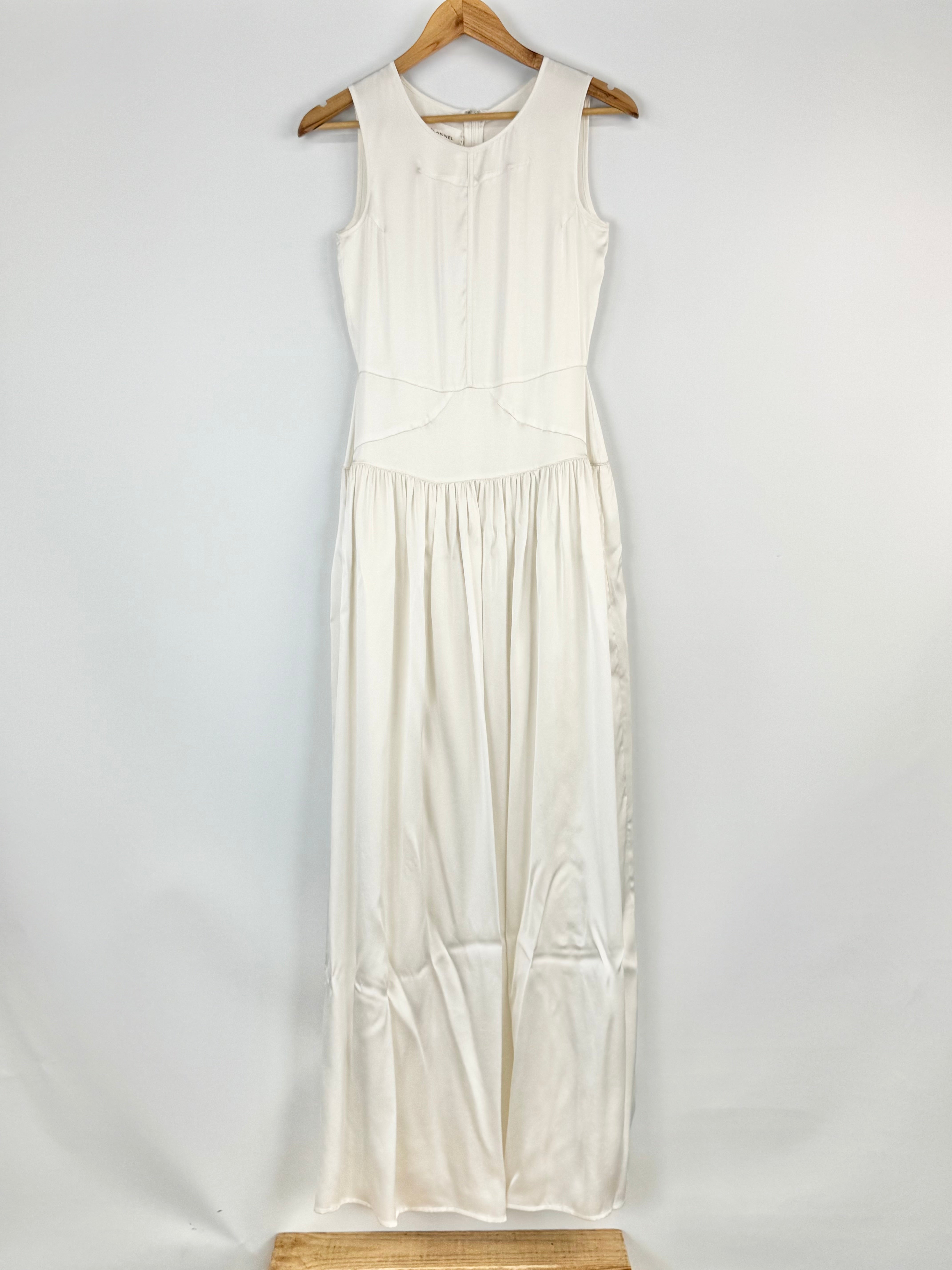 Flannel Ivory Silk 'Essential' Gown NWT - AU6/8