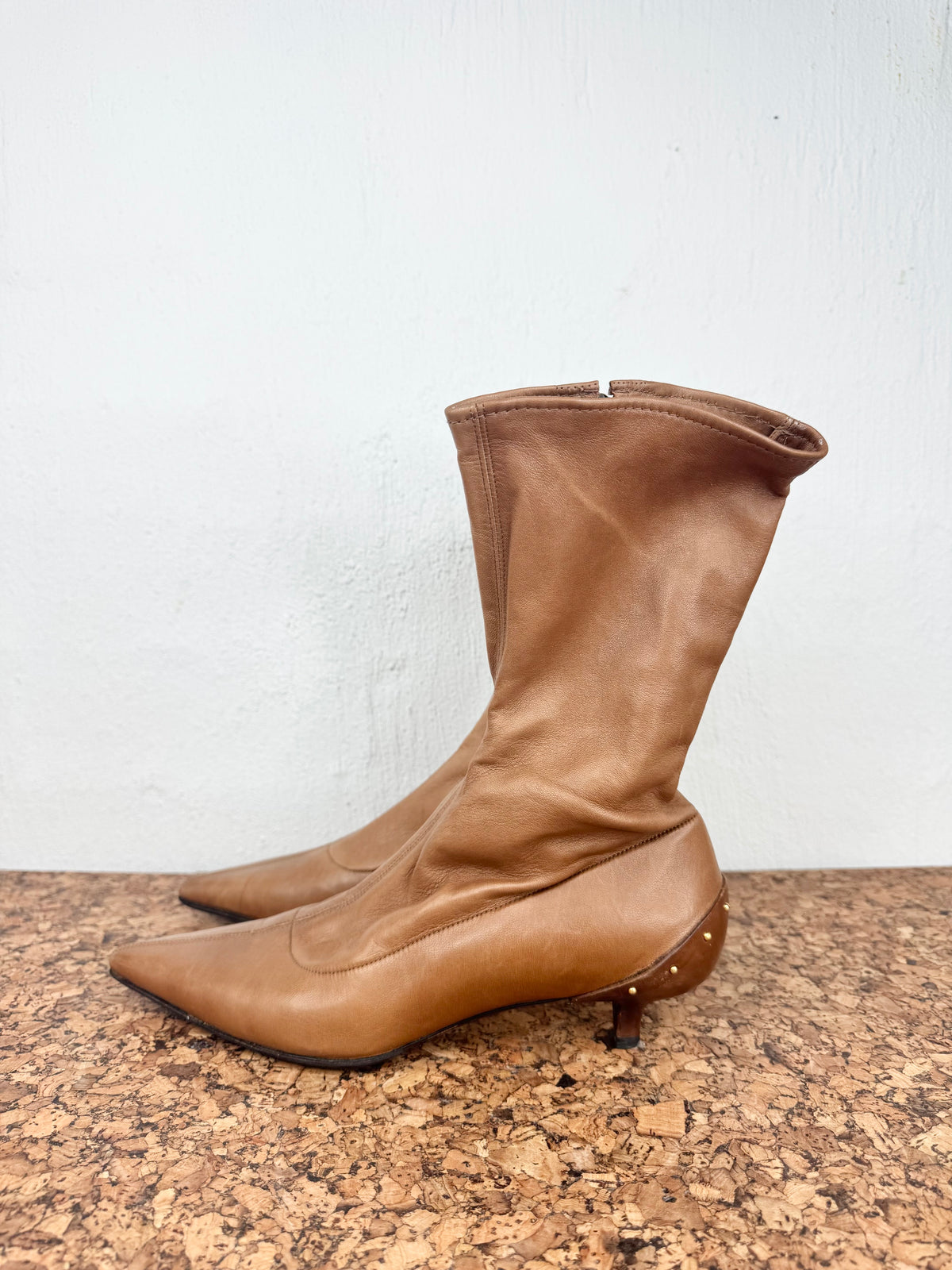 Gucci Tom Ford Era 2003 Sleek Tan Kitten Heel Ankle Boots - EU38
