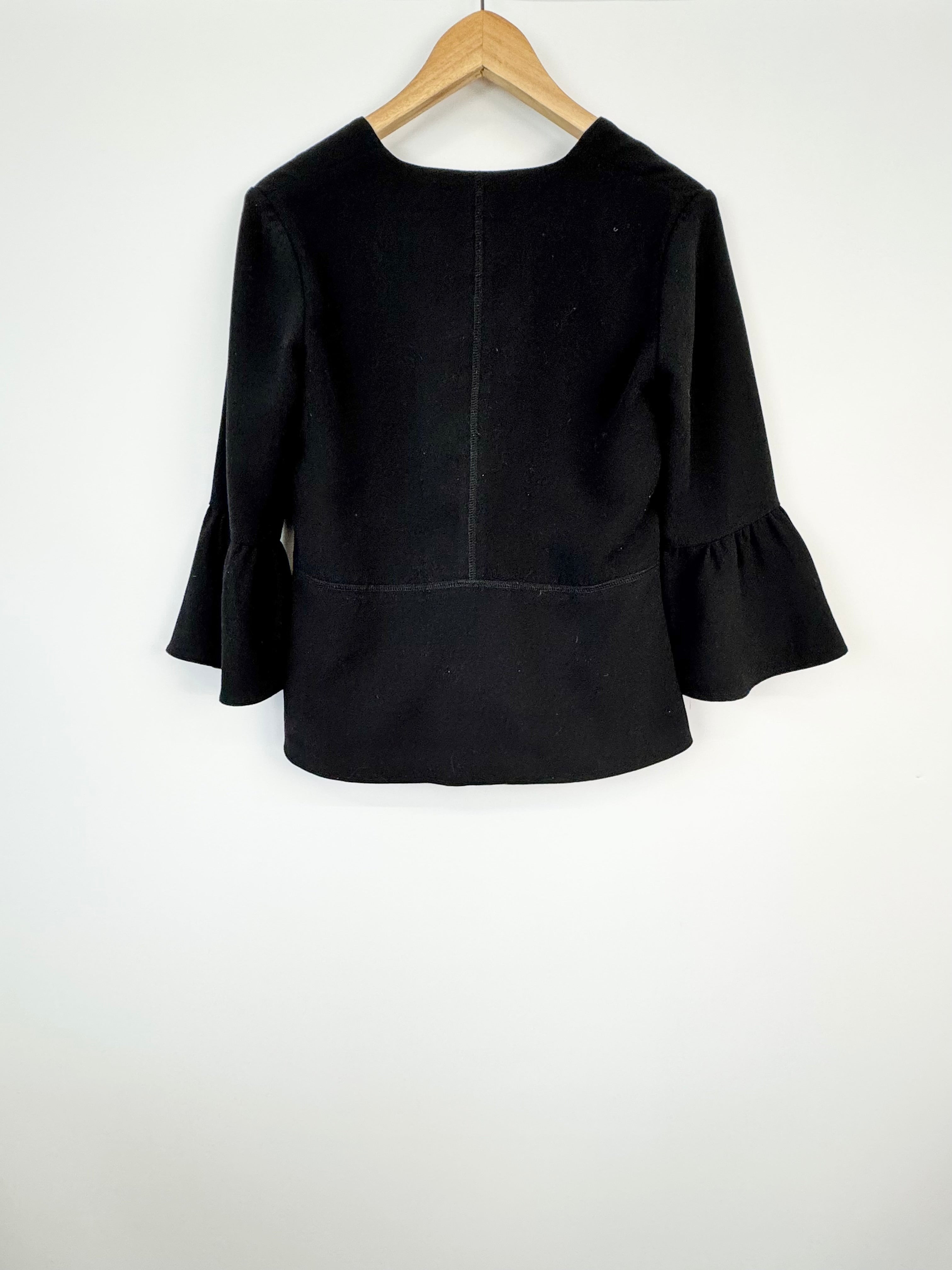 Búl Black Frill Sleeve Blouse - AU8