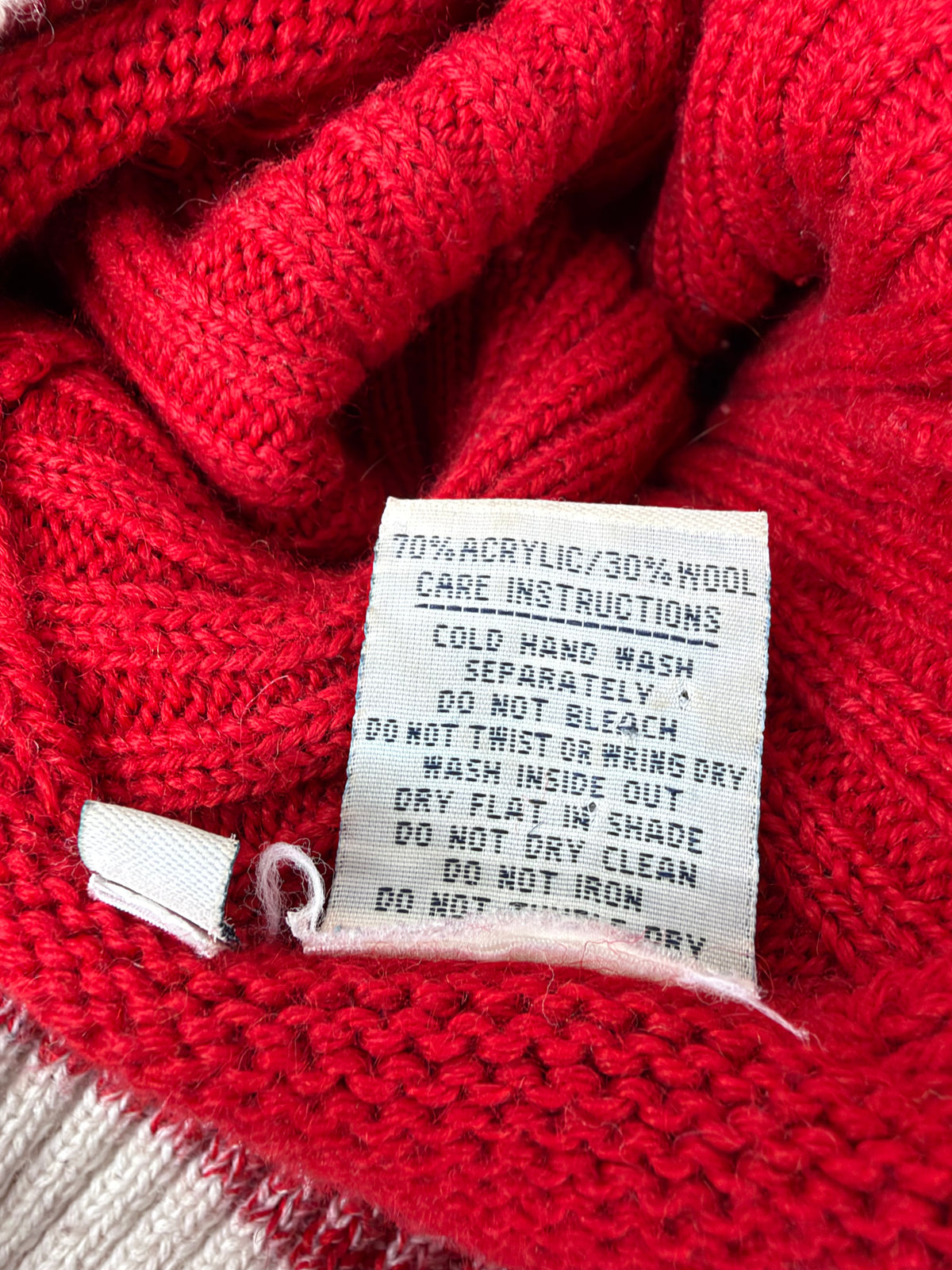 Y2K Billabong Red and White Star Knit - AU12