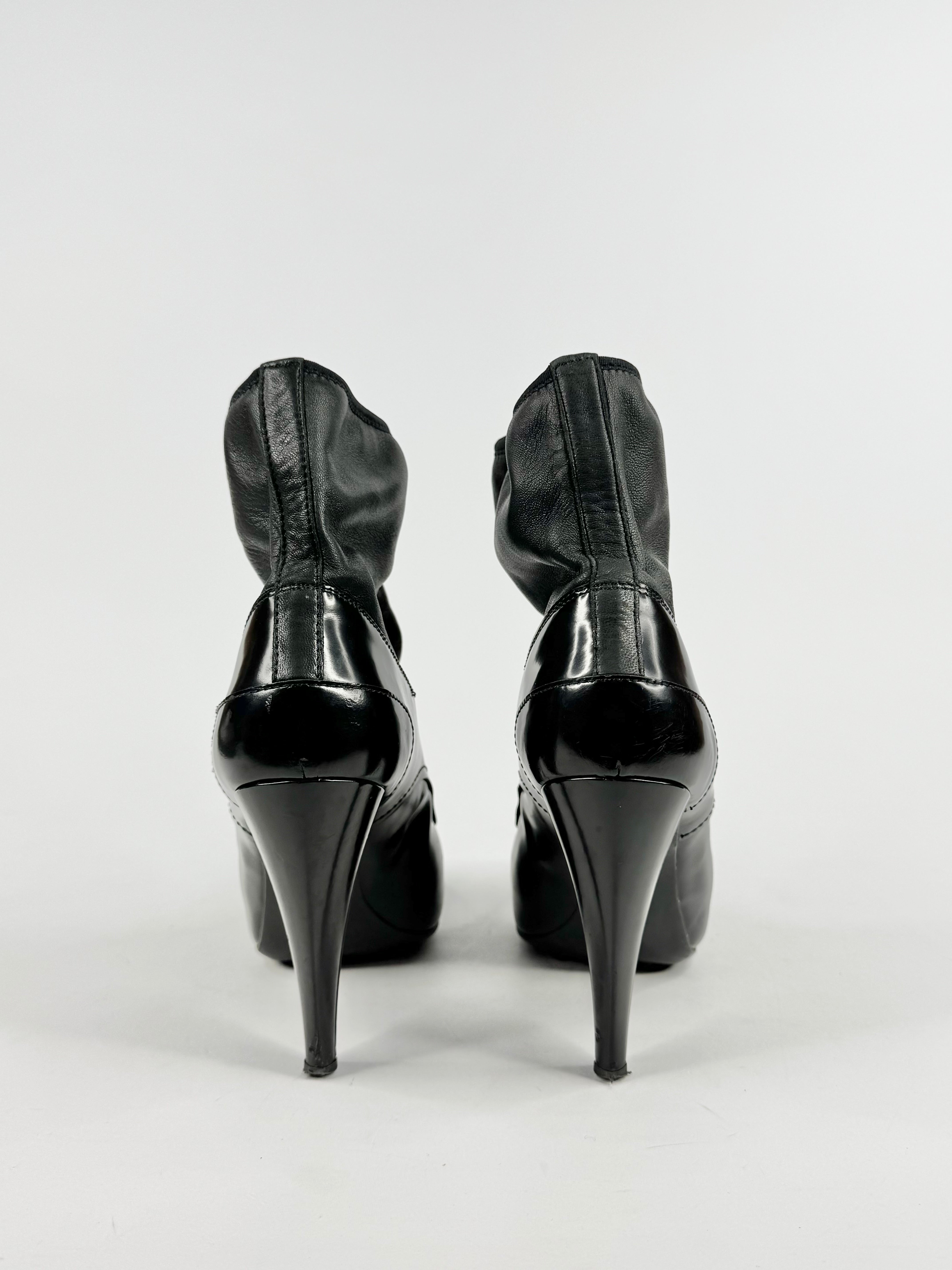 Tod's Black Leather Contrast Ankle Boots - EU39