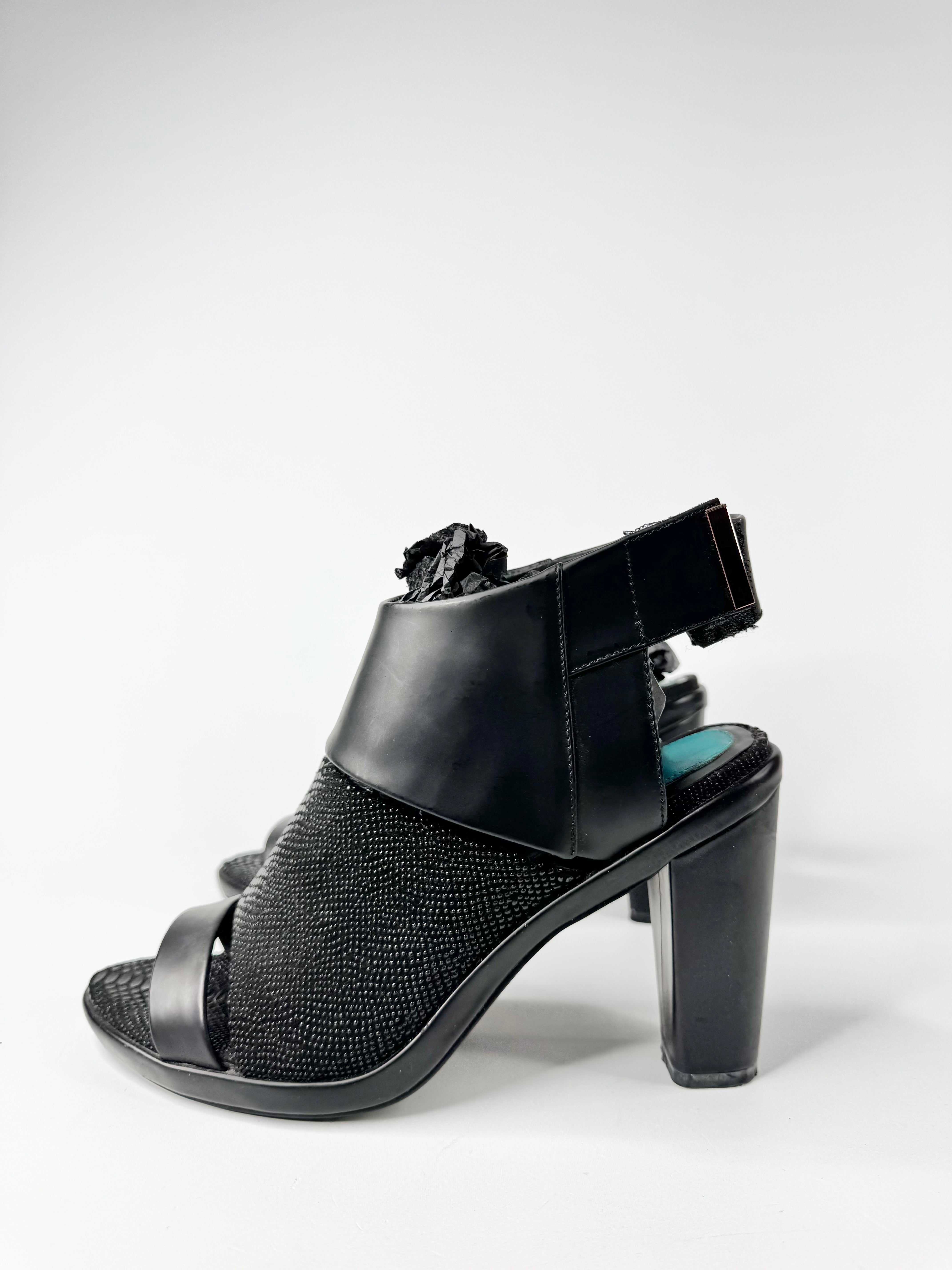 Ginger & Smart Black 'Odessy' Heeled Sandals - EU40