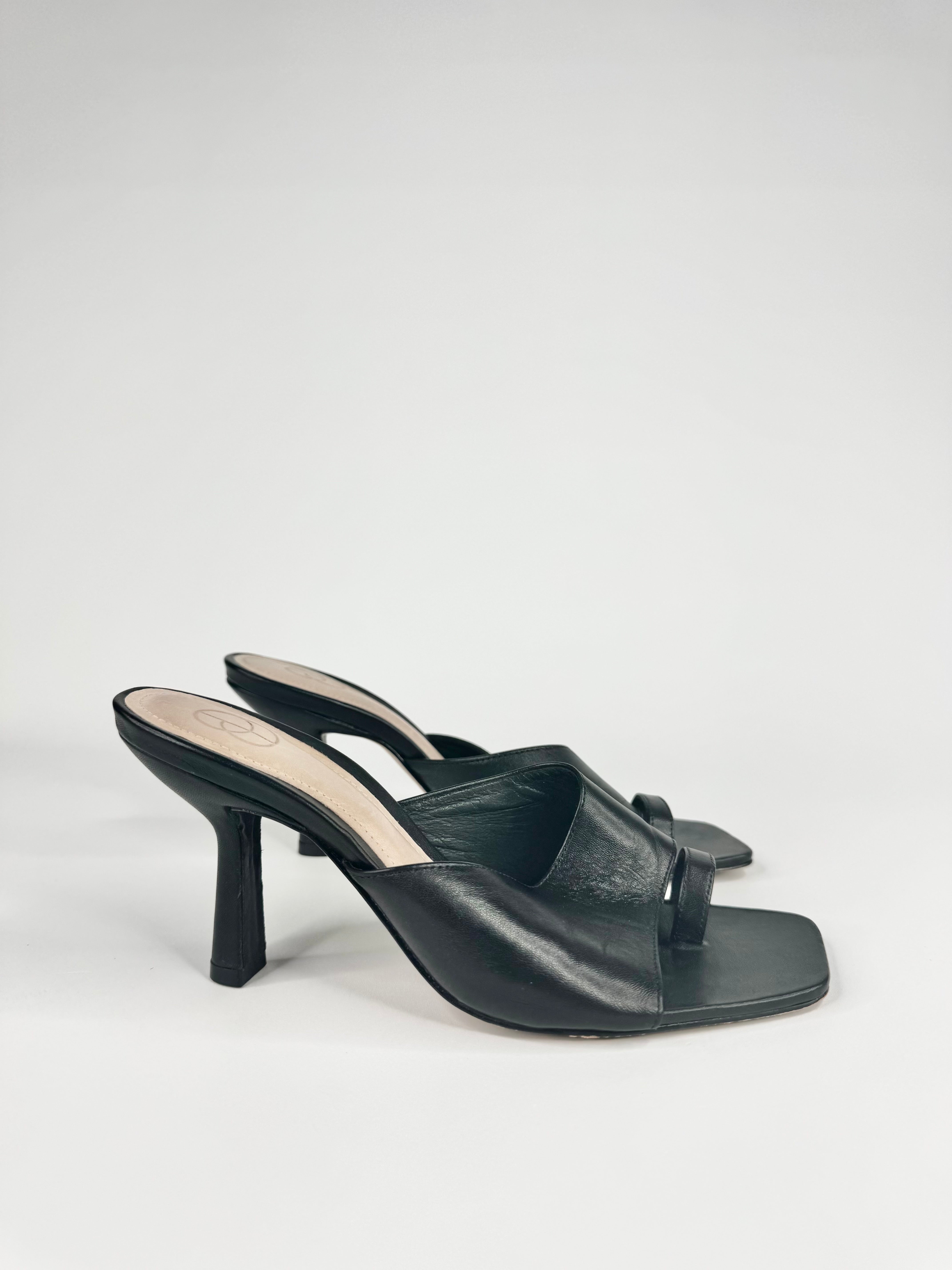 Porte & Paire Black Minimalist Open Toe Pants - EU36.5