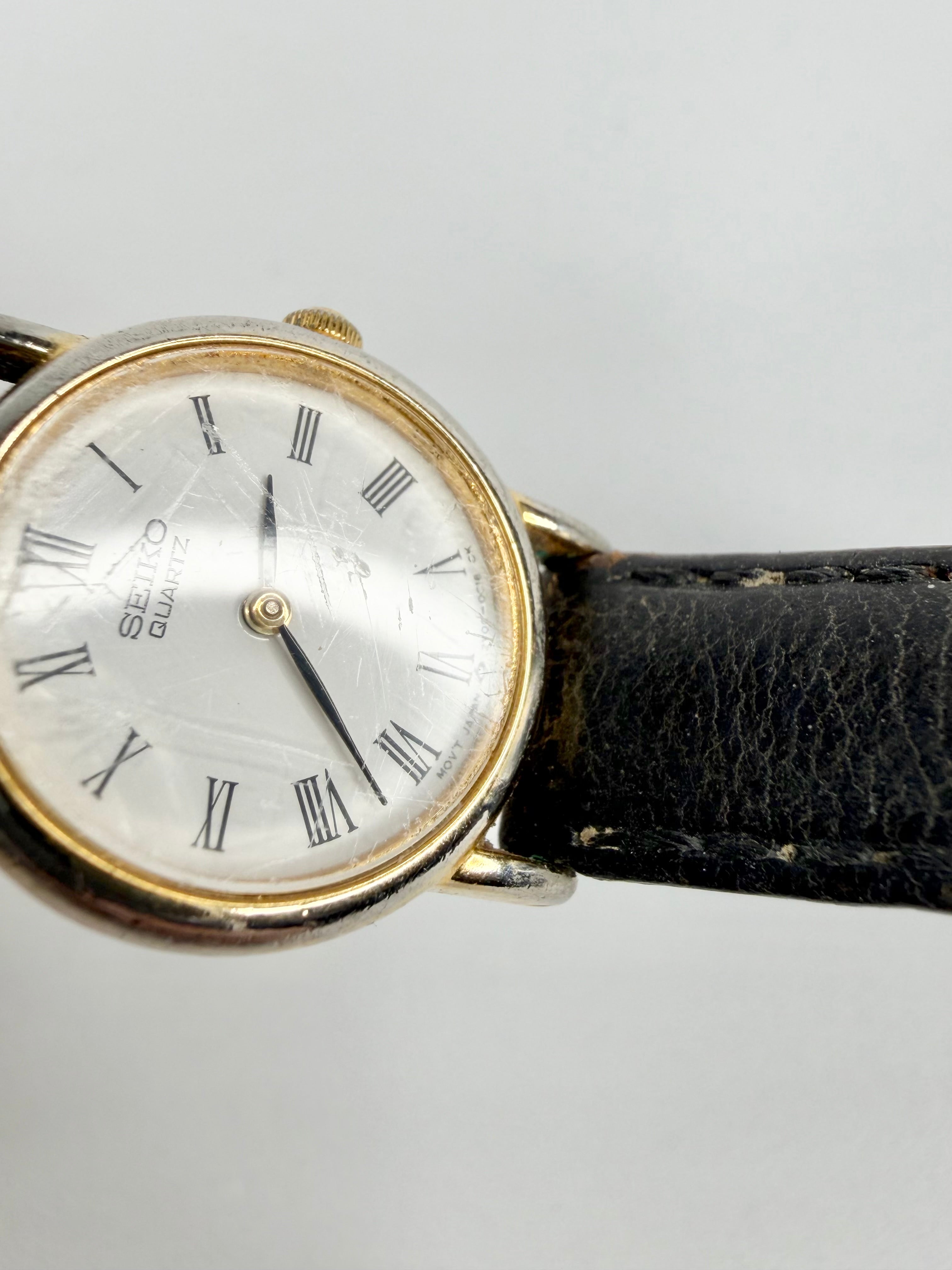 Vintage Seiko Gold Tone Roman Numeral 2Y00-0A10 Watch