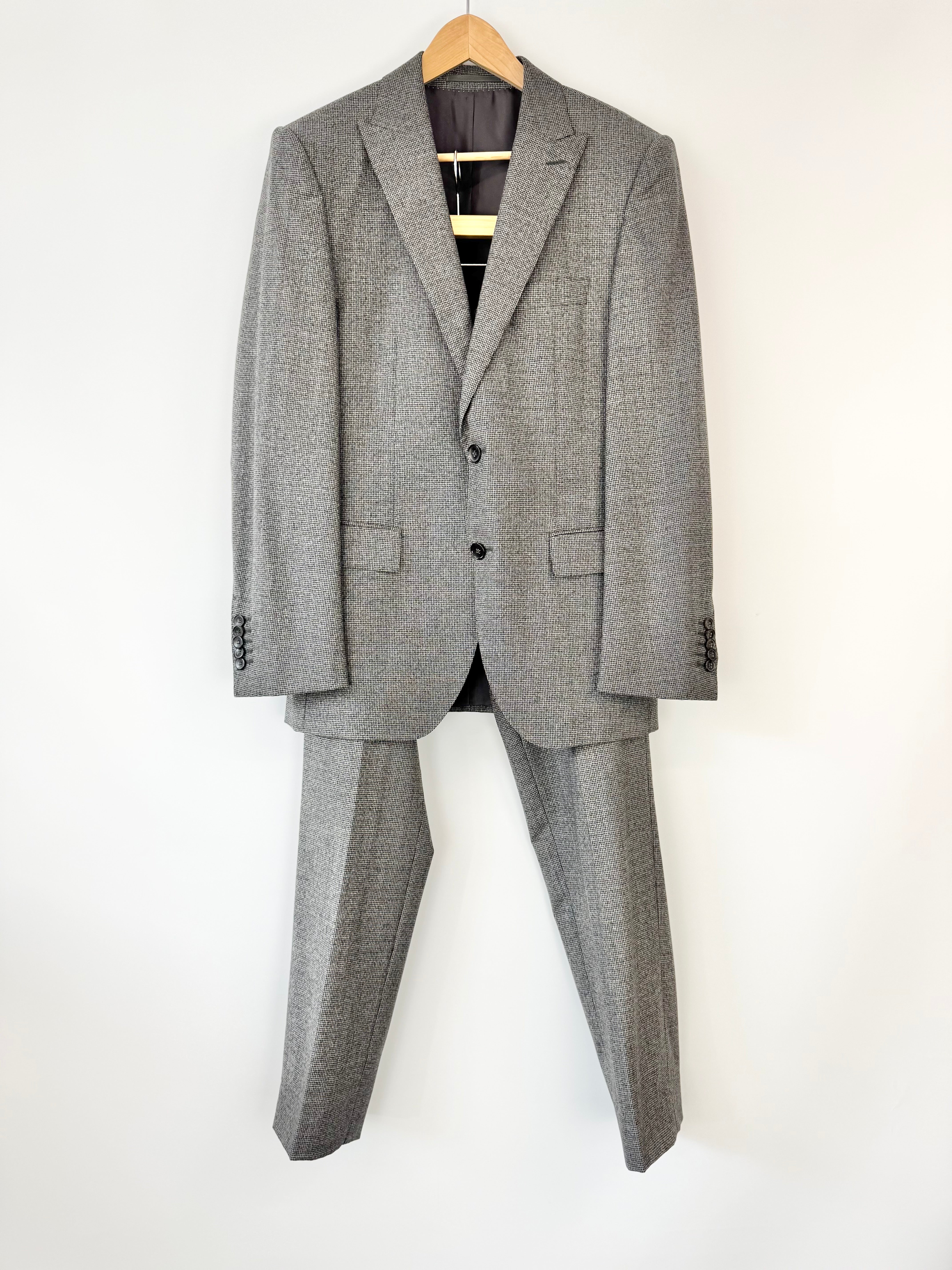 Hugo Boss Grey Houndstooth Pattern Super 130 Wool Suit - 48