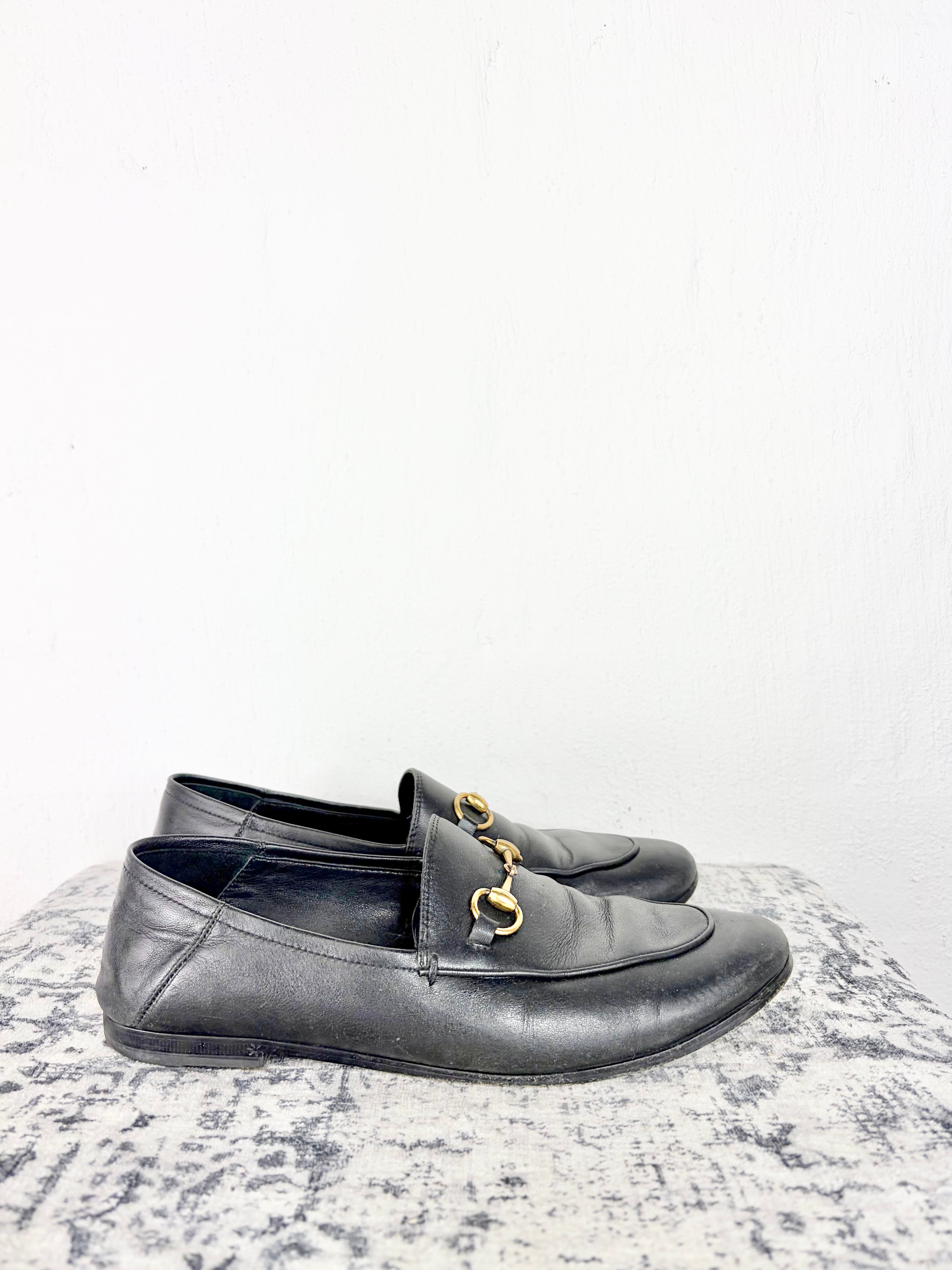 Gucci Black Leather 'Jordaan' Loafer with Gold Horsebit - EU38
