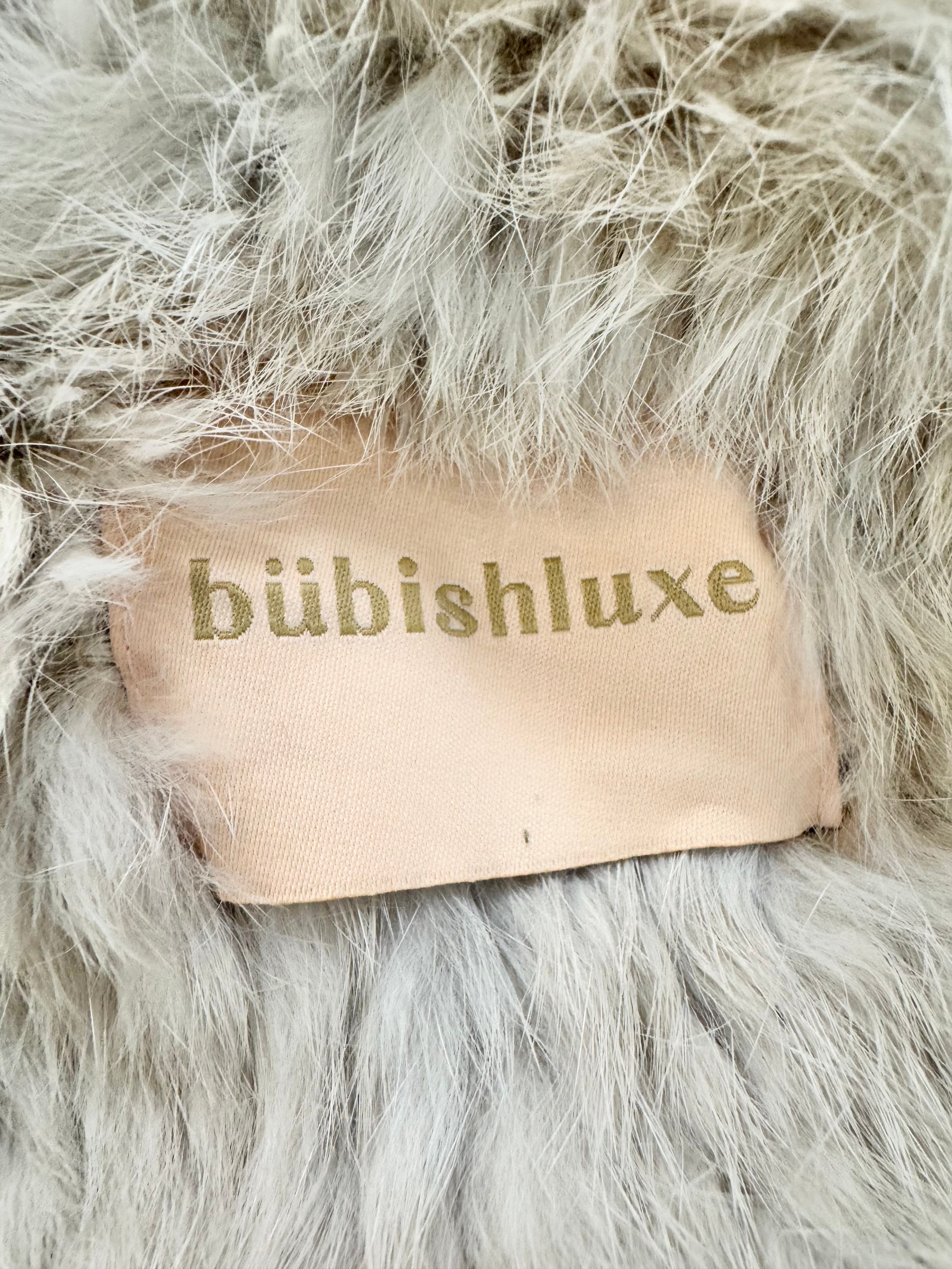 bübishluxe label on a fluffy gray background