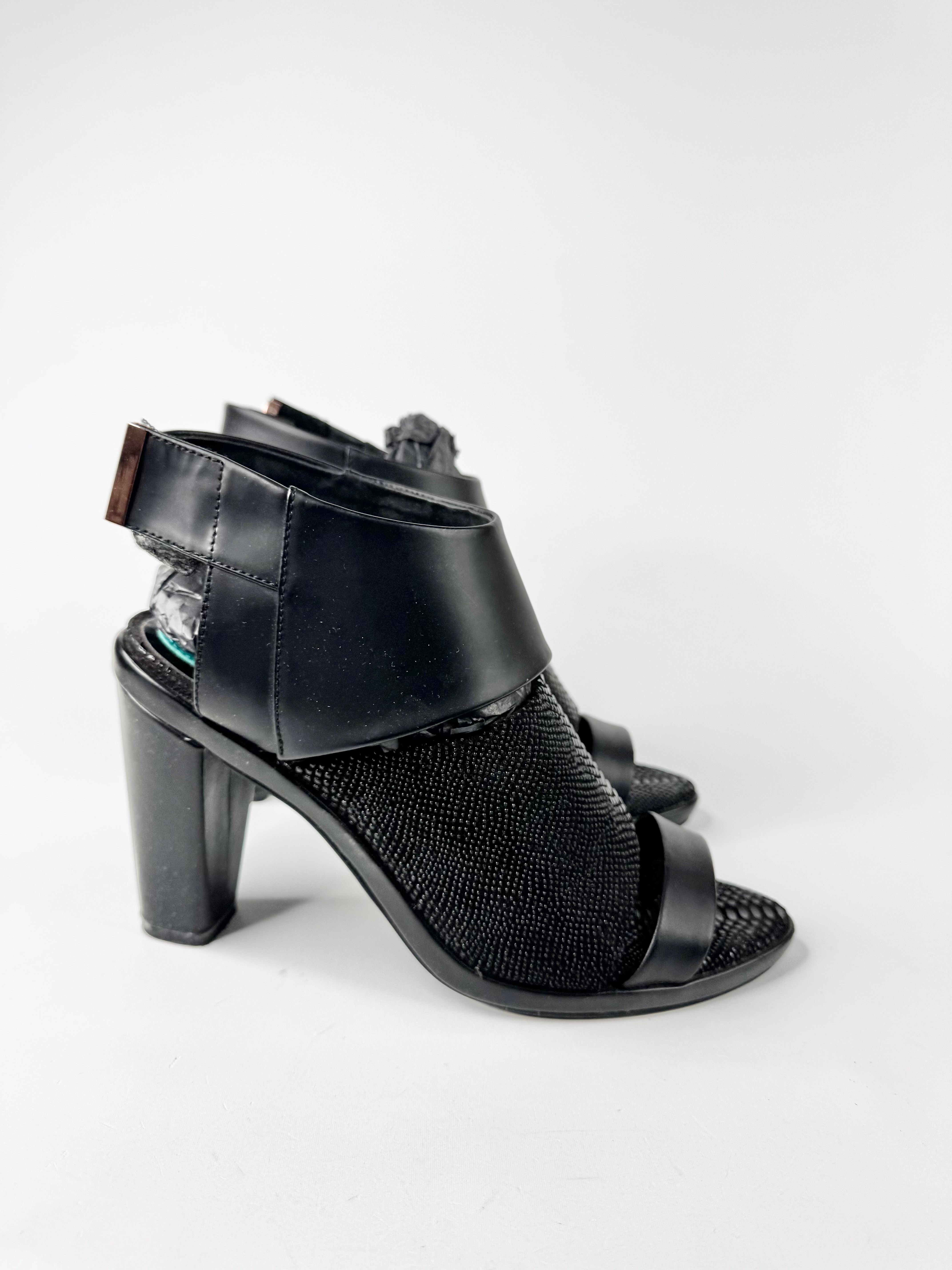 Ginger & Smart Black 'Odessy' Heeled Sandals - EU40