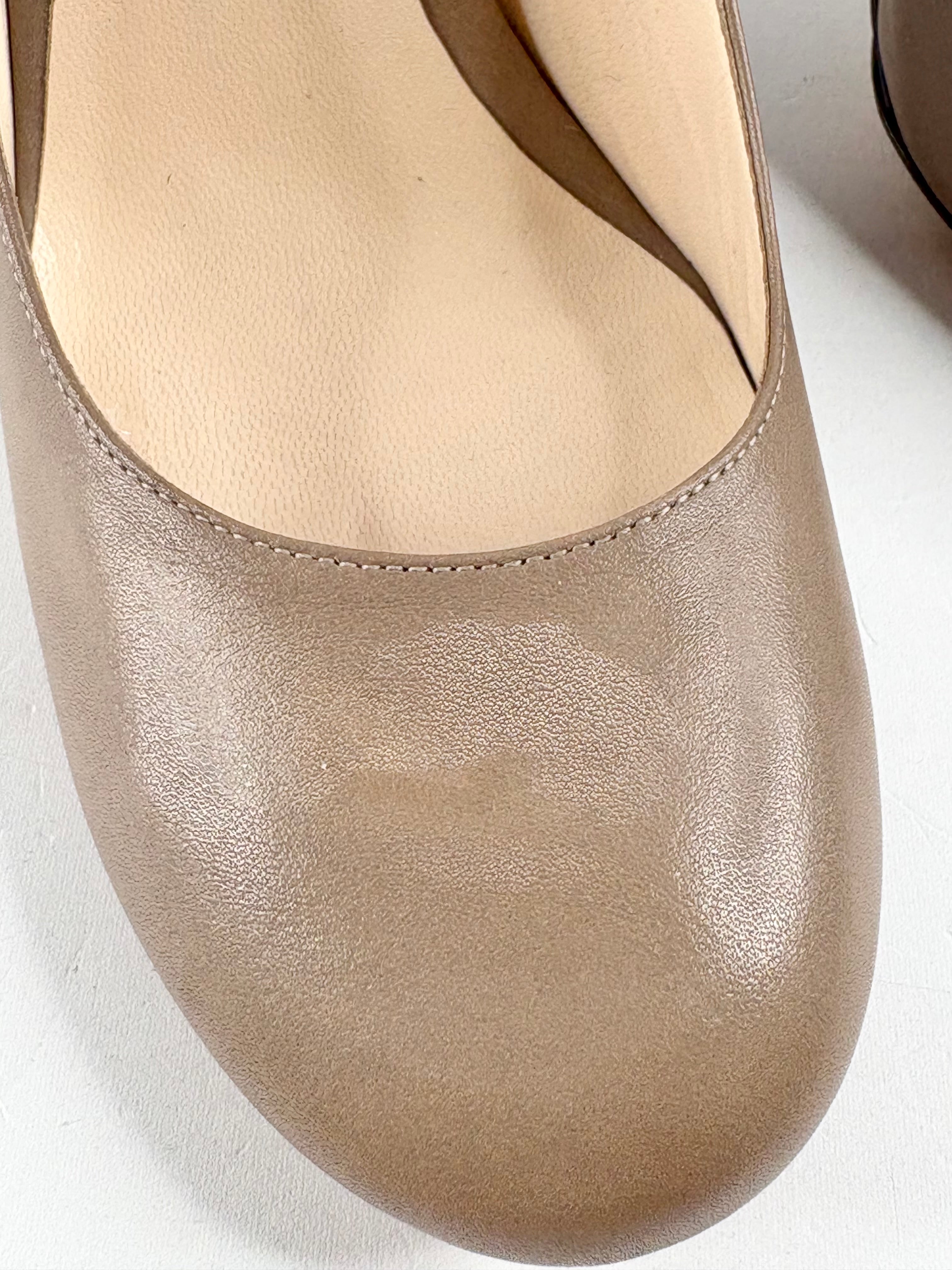Oroton Taupe Smooth Leather Pumps - EU40