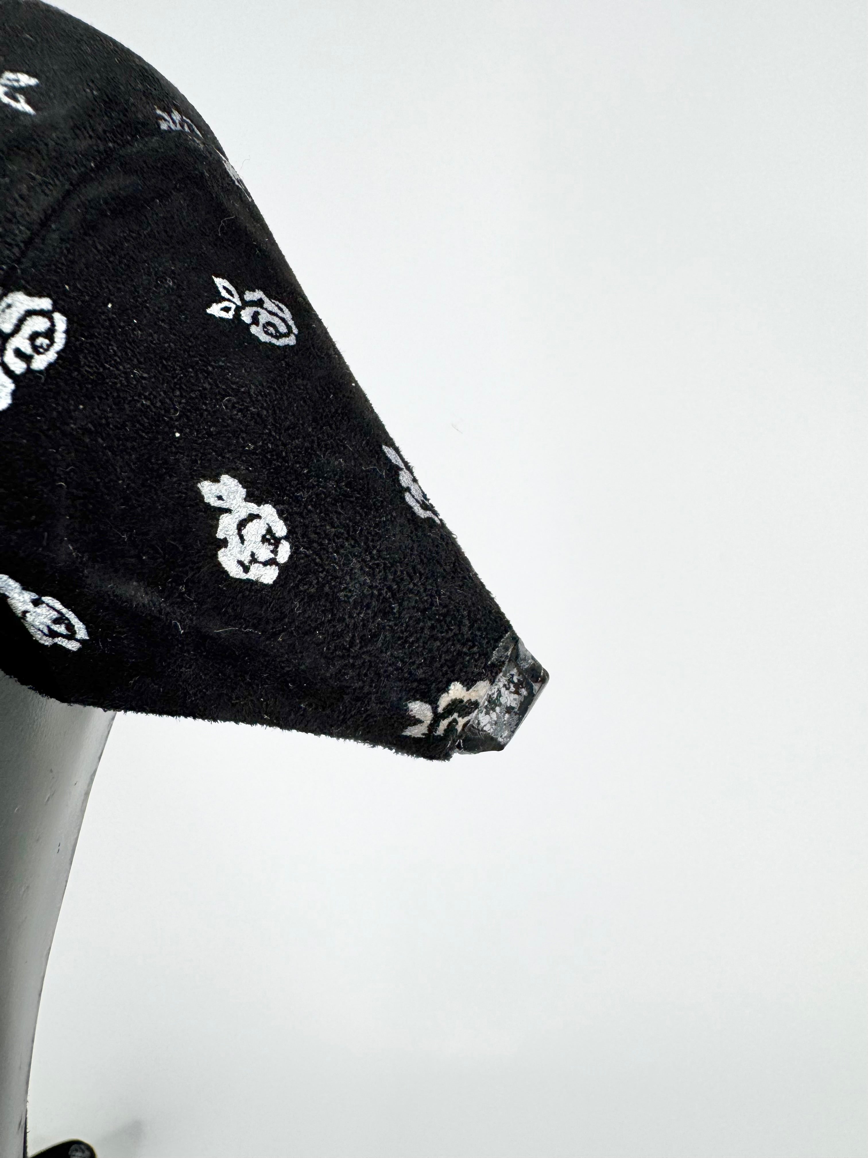 Vintage 80s Gianni Versace Black & Silver Rose Patterned French Heel Pumps - EU39.5