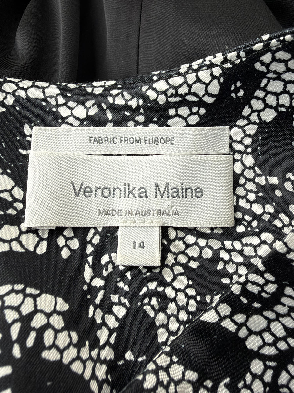 Veronika Maine Silky Black & White Brocade Pattern Sheath Dress - AU14