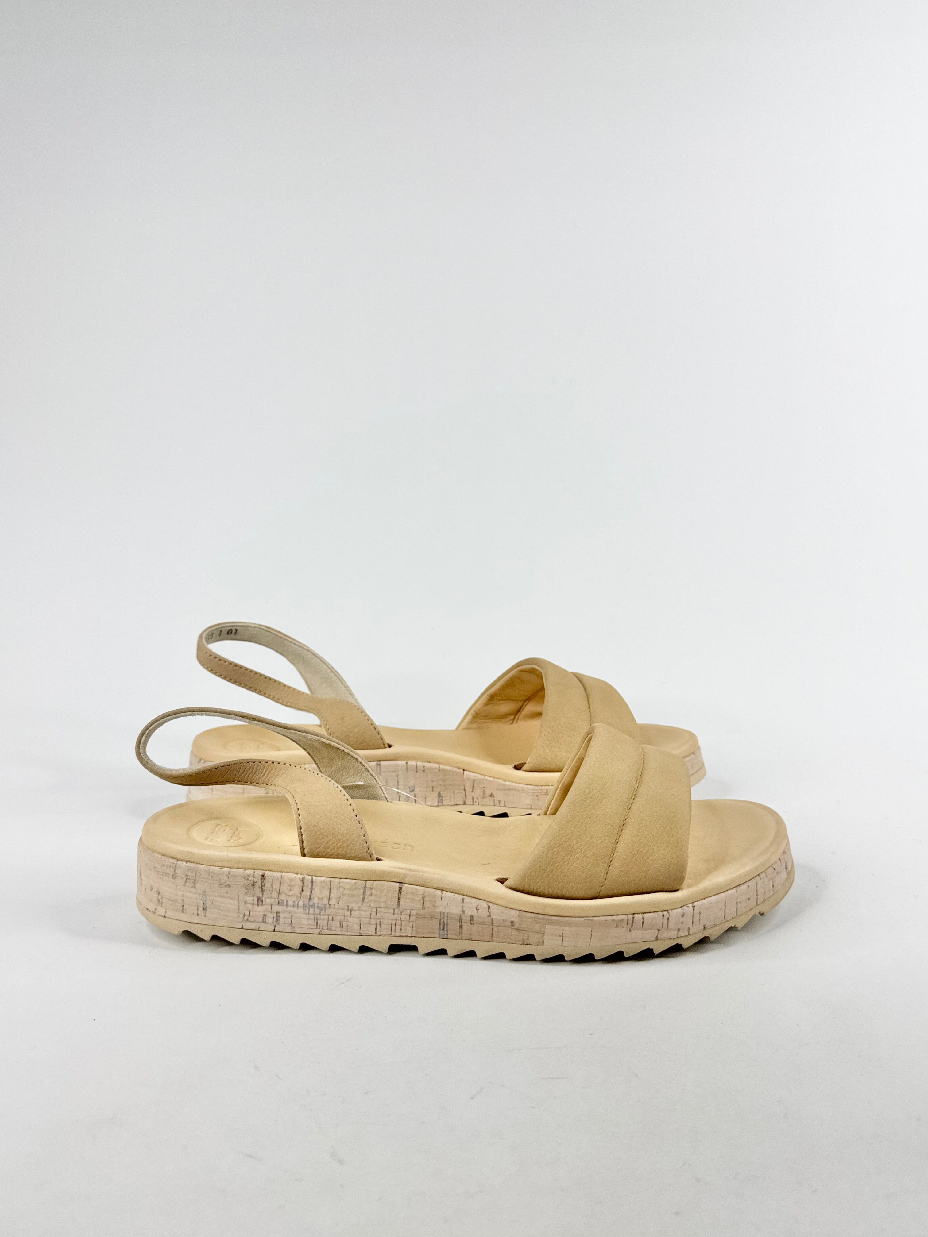 Paul Green Ecru Sandals - EU38