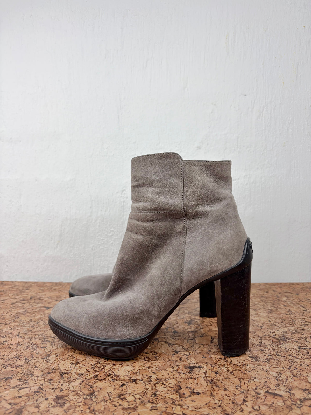 Tod’s Grey Suede Heeled Ankle Boots - EU38