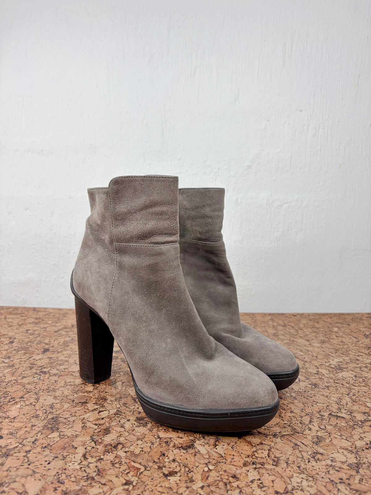 Tod’s Grey Suede Heeled Ankle Boots - EU38