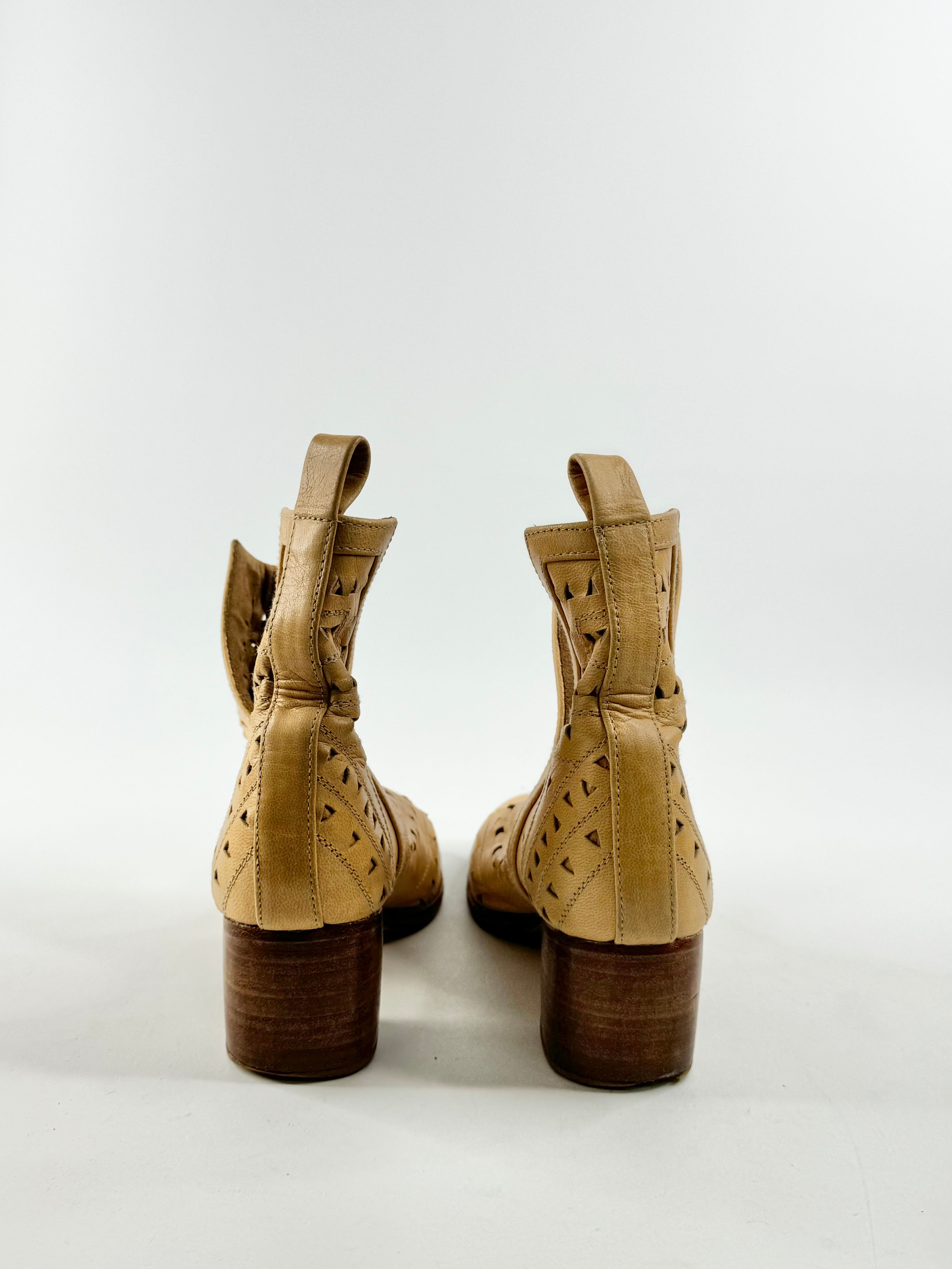 Jfahri Mustard Yellow 'Nic Cut' Boots - EU38