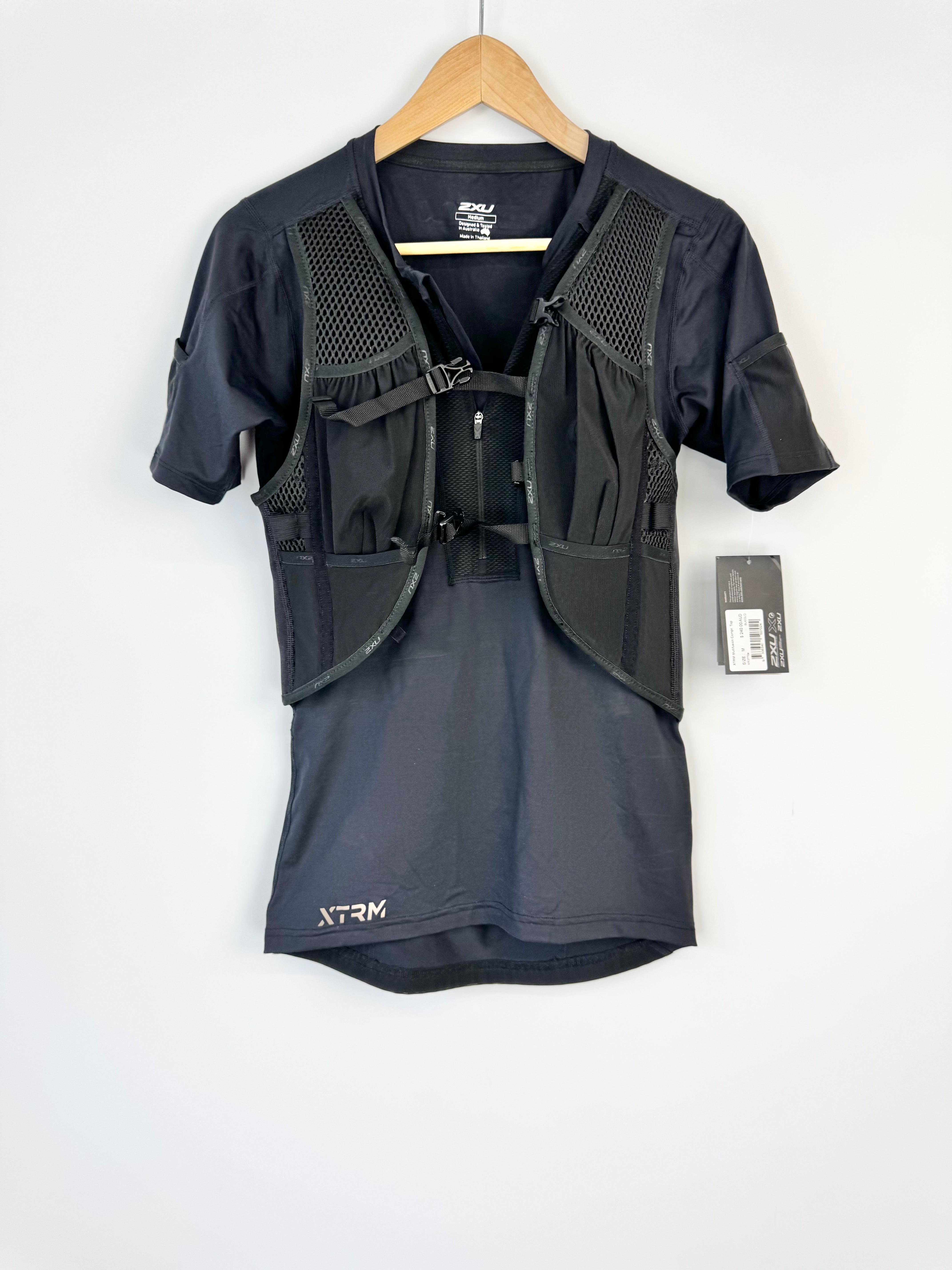 2XU Black 'Multifusion Compr. Top' Black Top NWT - M
