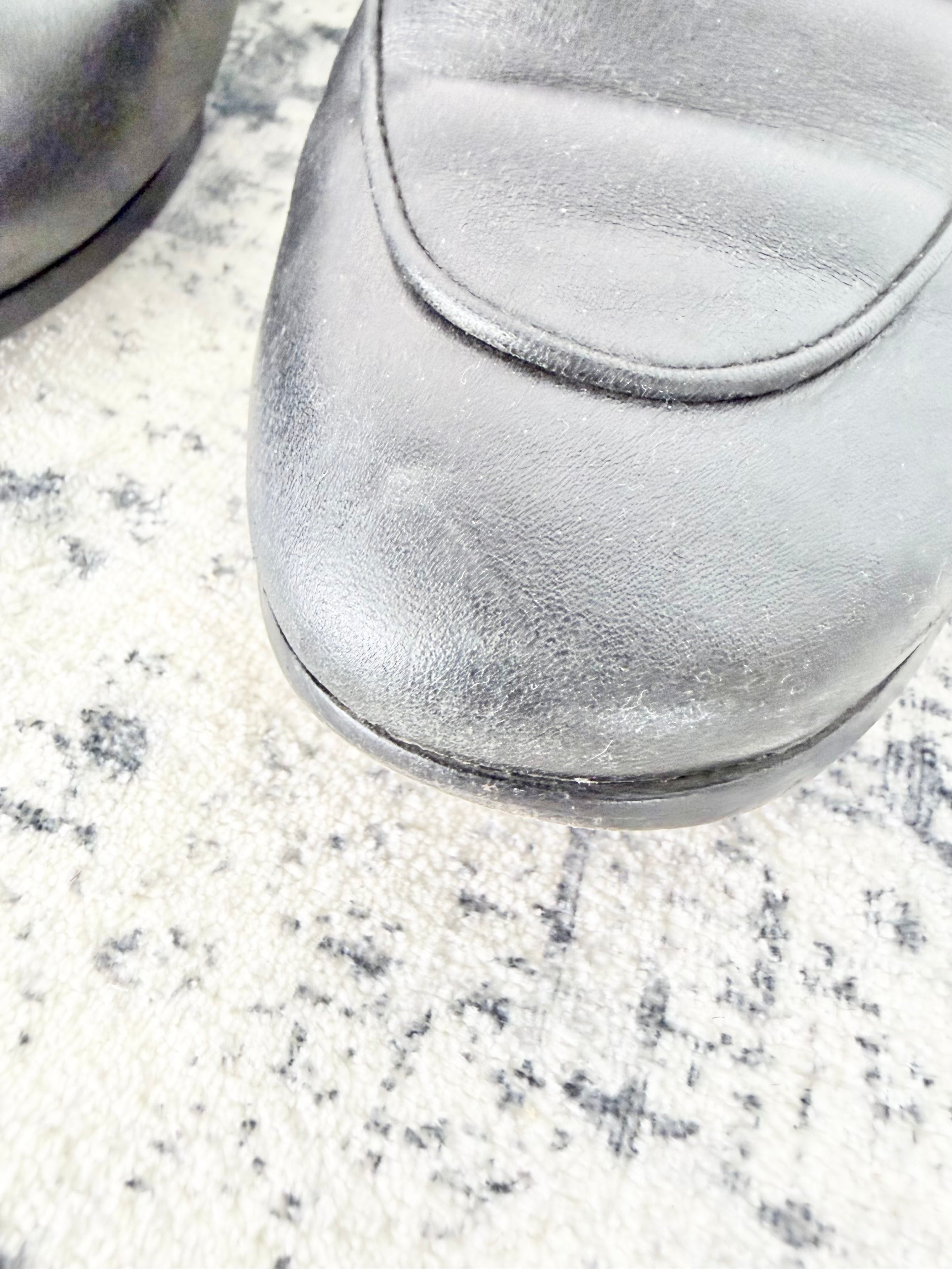 Gucci Black Leather 'Jordaan' Loafer with Gold Horsebit - EU38