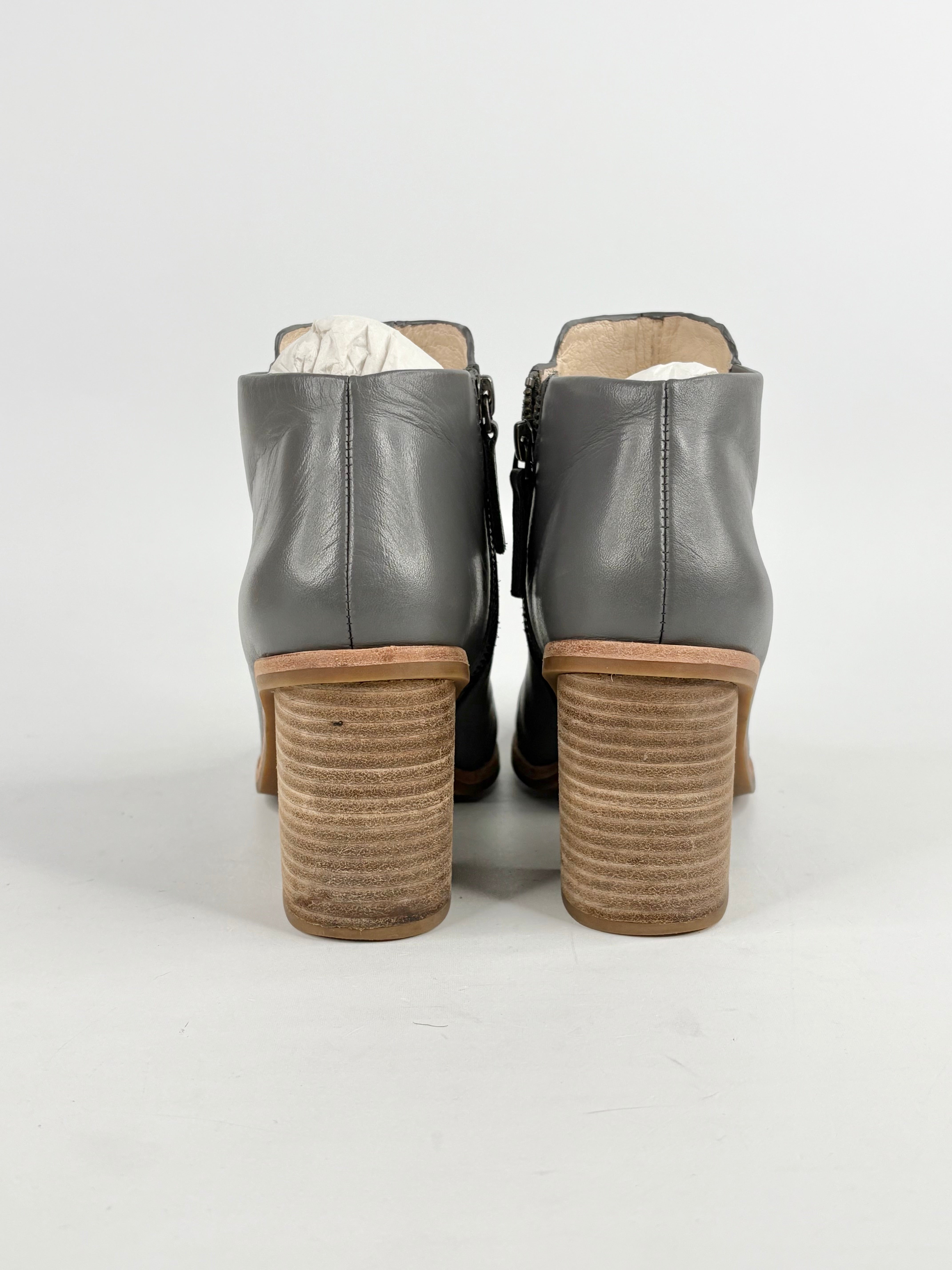 Búl Slate Grained Leather Ankle Boots - EU38