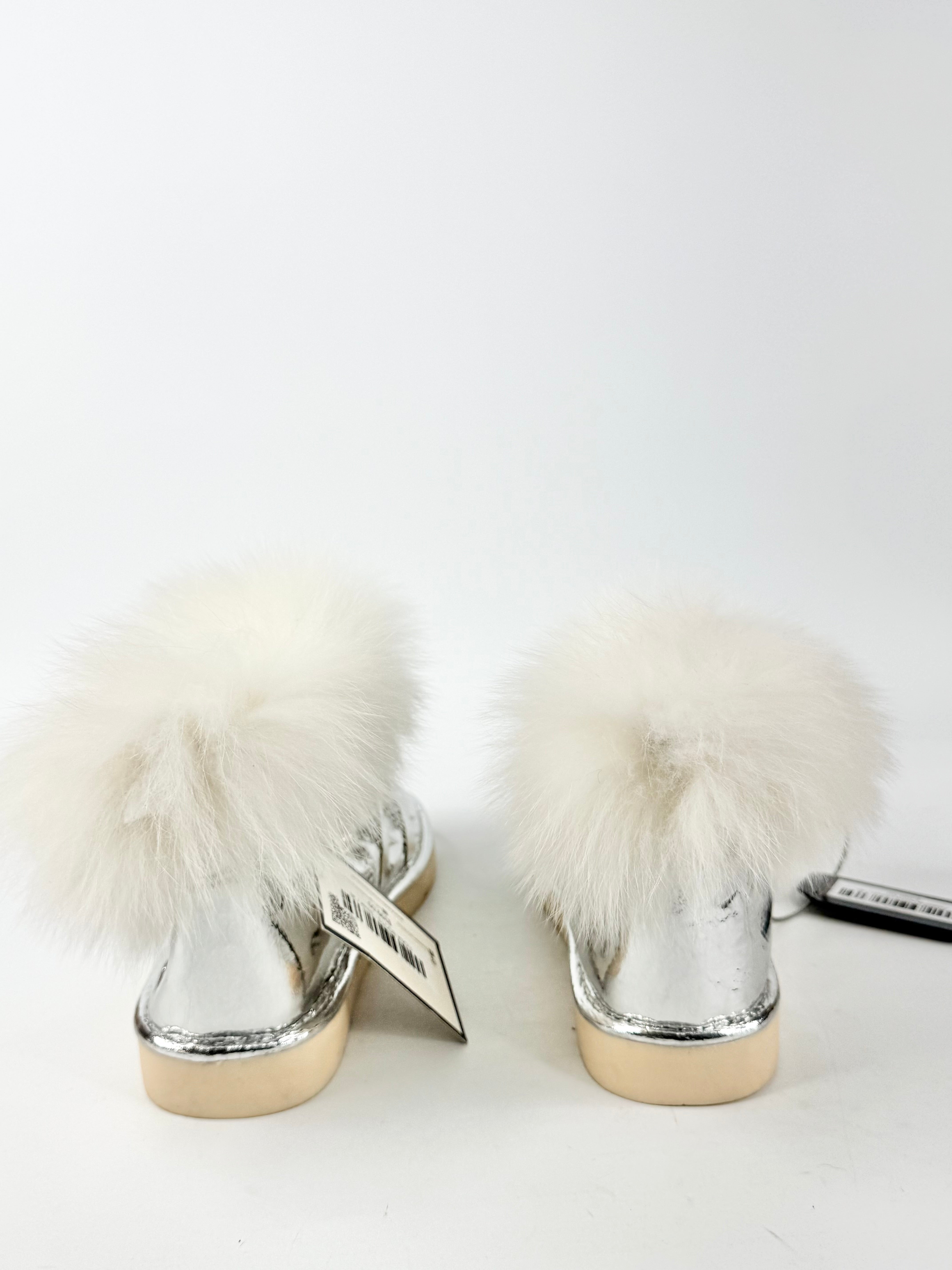 Runway Secrets Metallic Silver Fur Embellished Fleece Lined 'Fiona' Boots - EU36