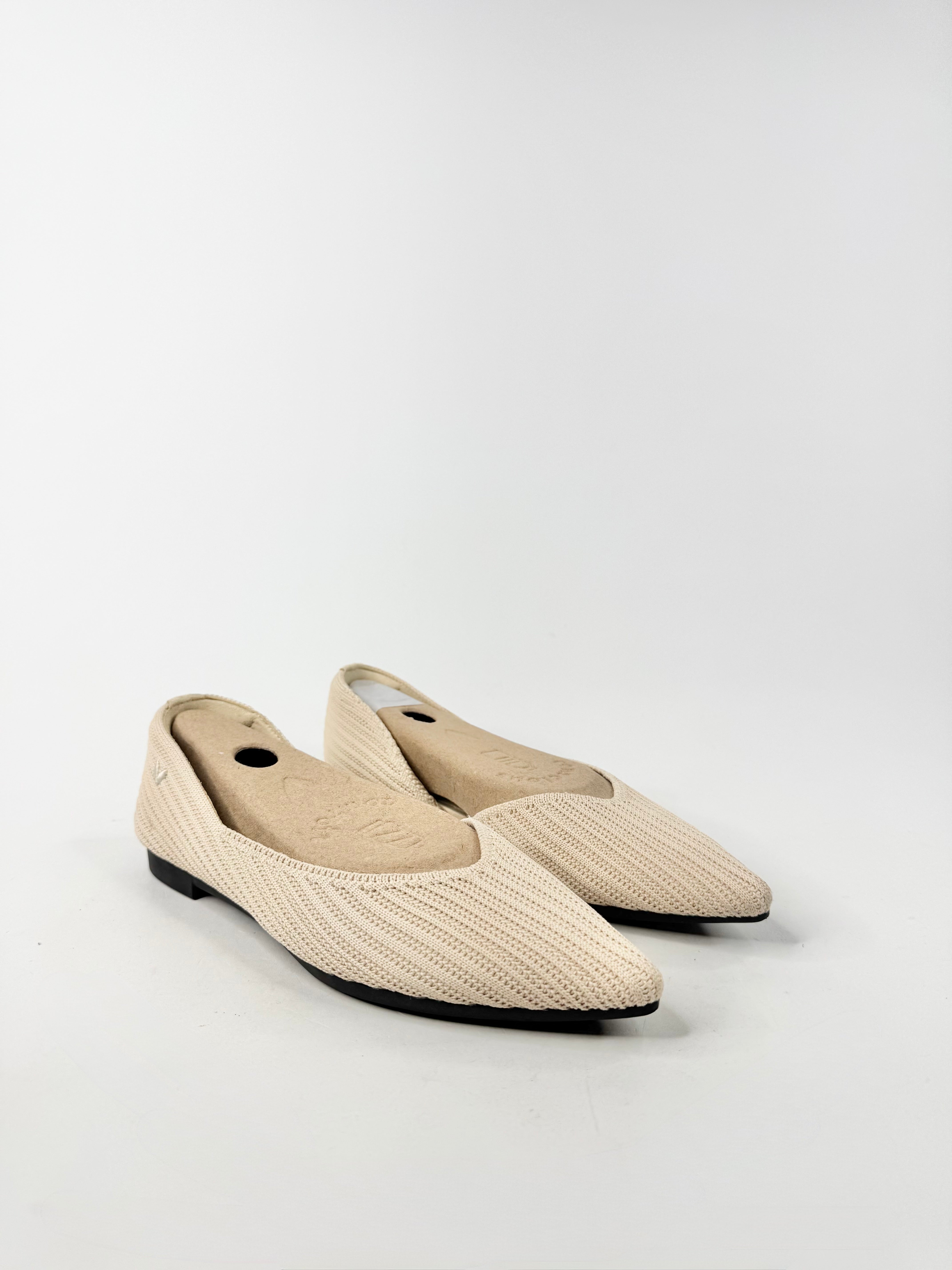 Vivaia 'D'Orsay Melia' Almond Pointed Toe Flats - EU35..5