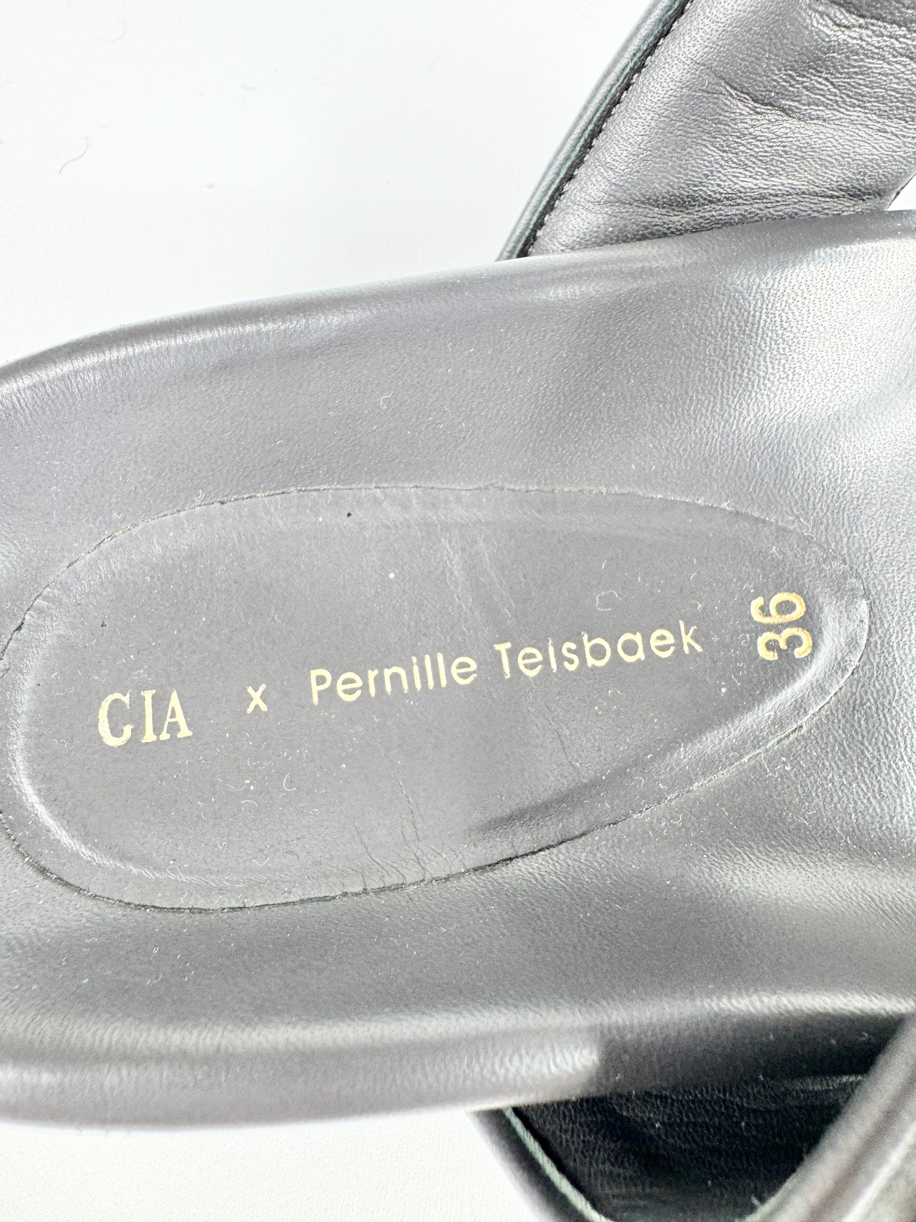 CIA x Pernille Teisbaek Minimalist Ash Grey Slides - EU36