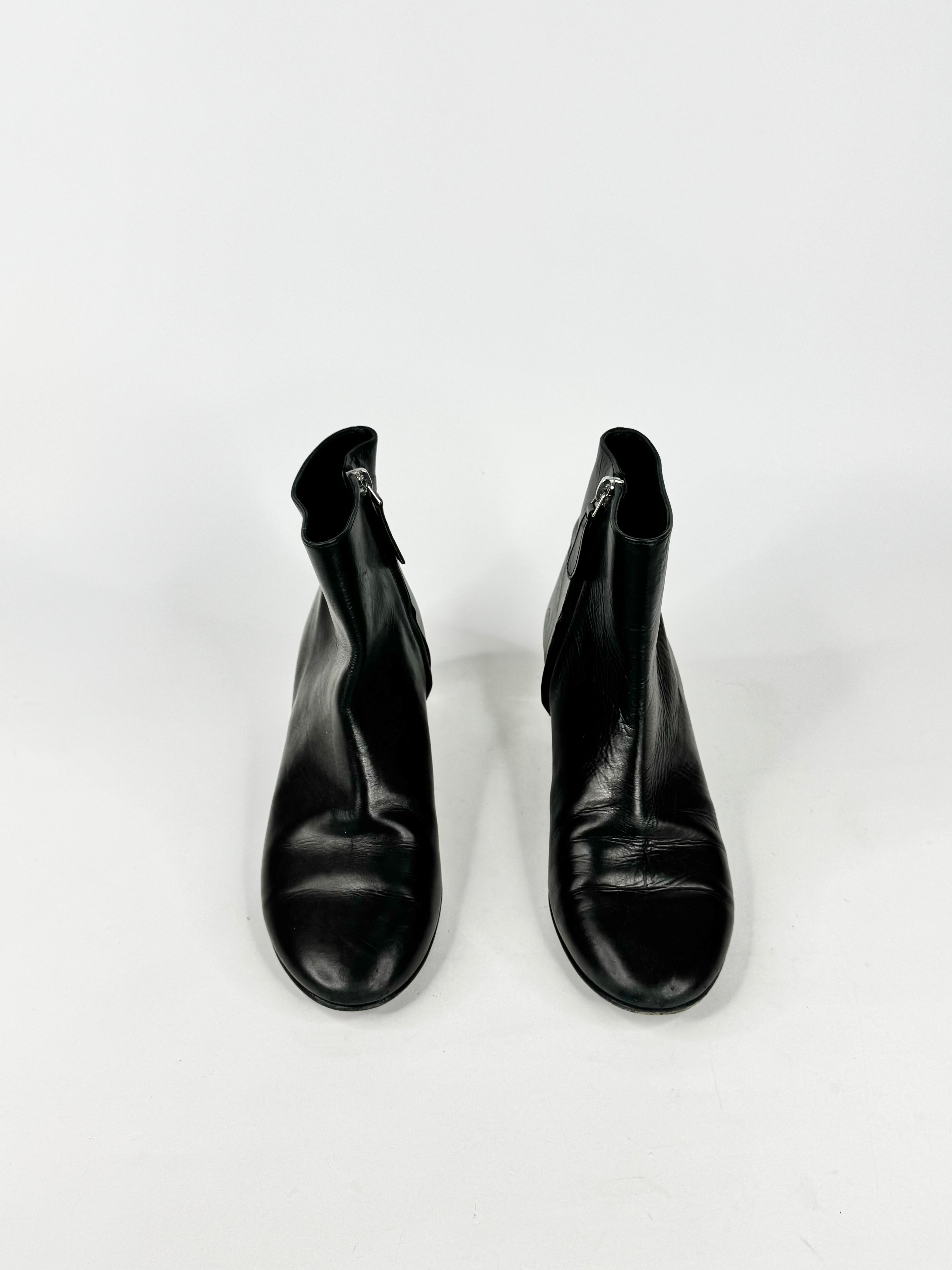 Alexander McQueen Black Skull Heeled Ankle - EU36