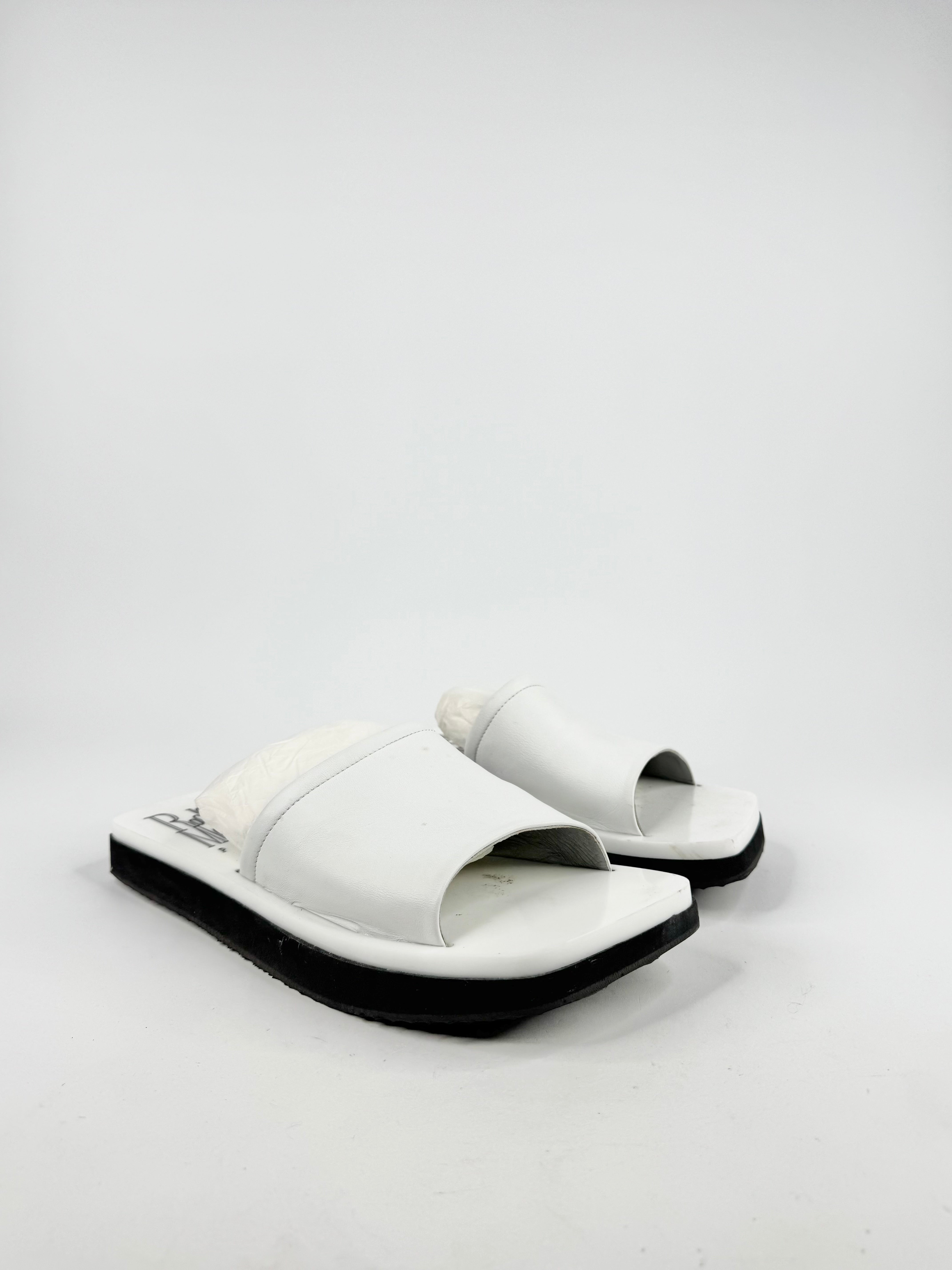 Robert Menudier White Slides - EU40