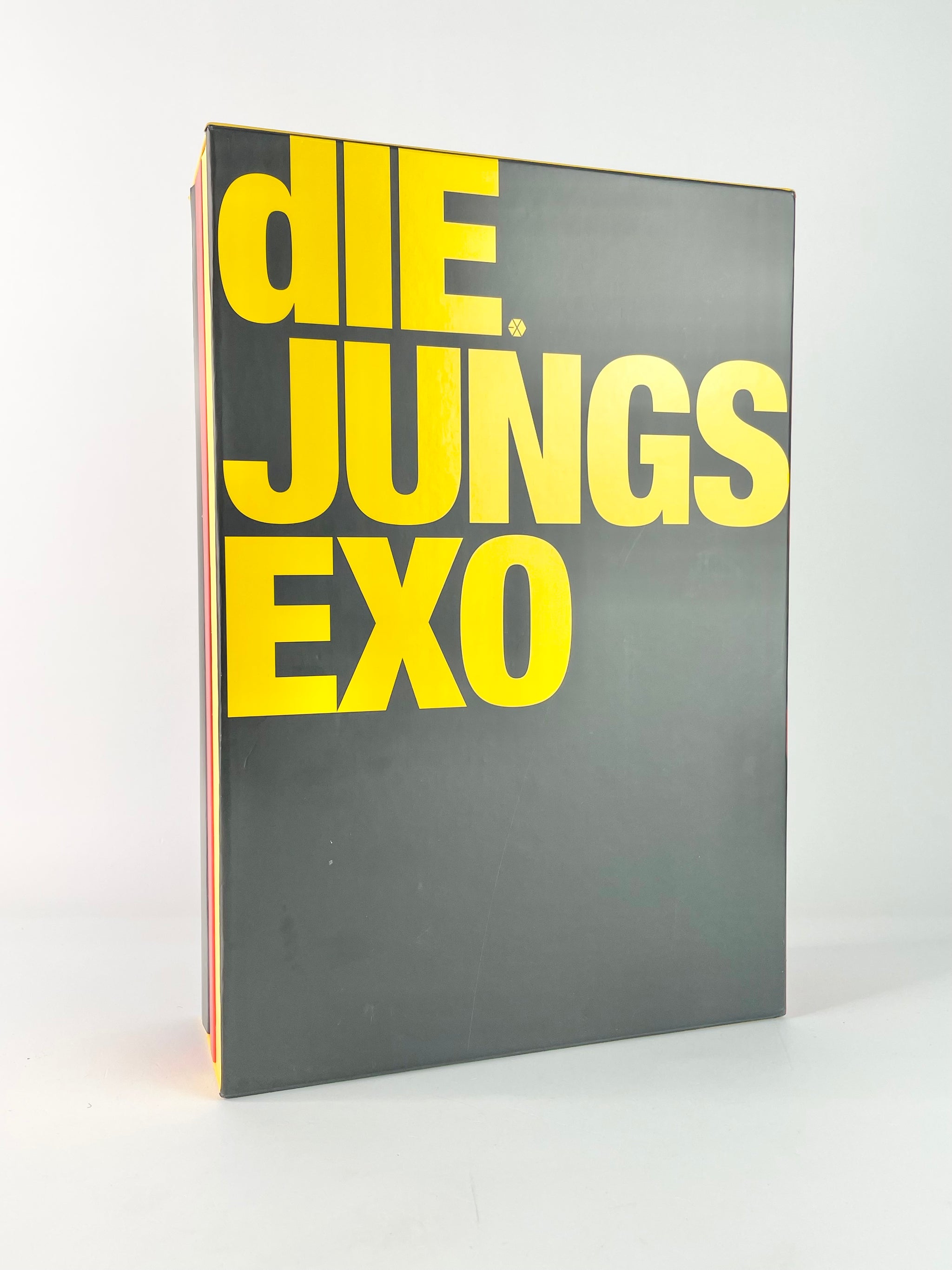 EXO die jungs アートブック image_6b5c5feb-048c-43bc-b1e3-