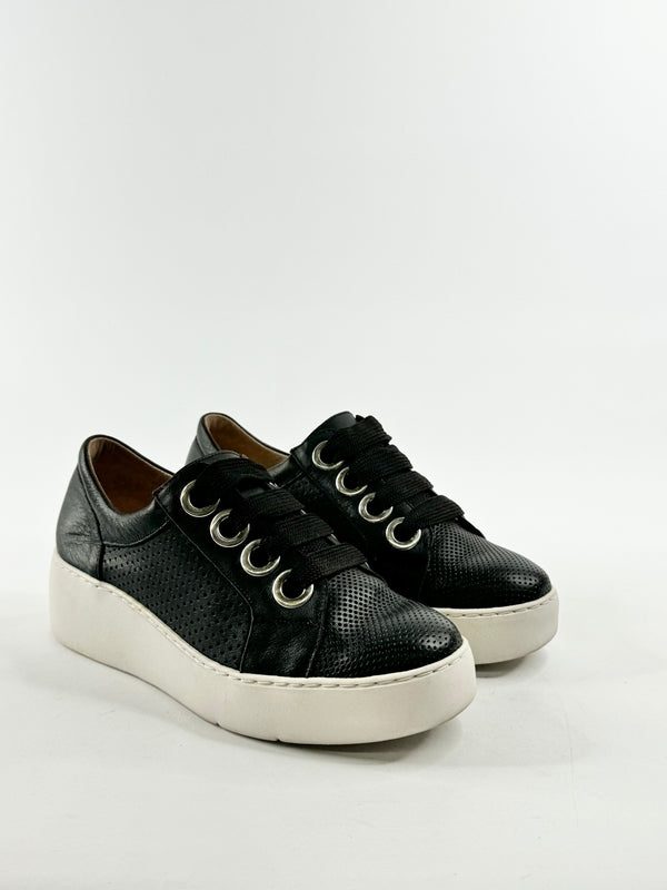 Wonders Fly Black Perforated Leather Lace Ups - EU37