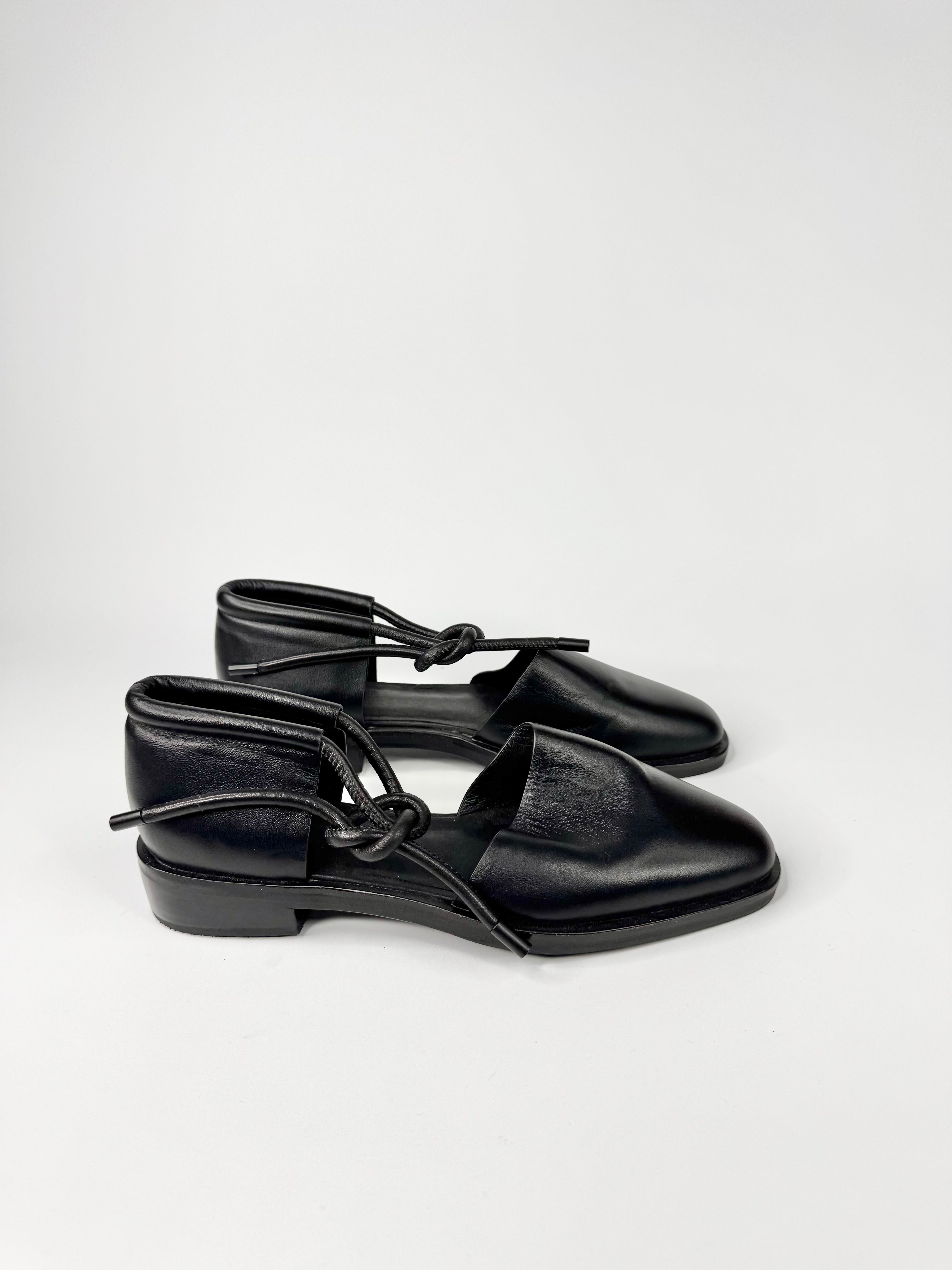 Alpha 60 Smooth Black Leather Cut Out Shoes - EU38