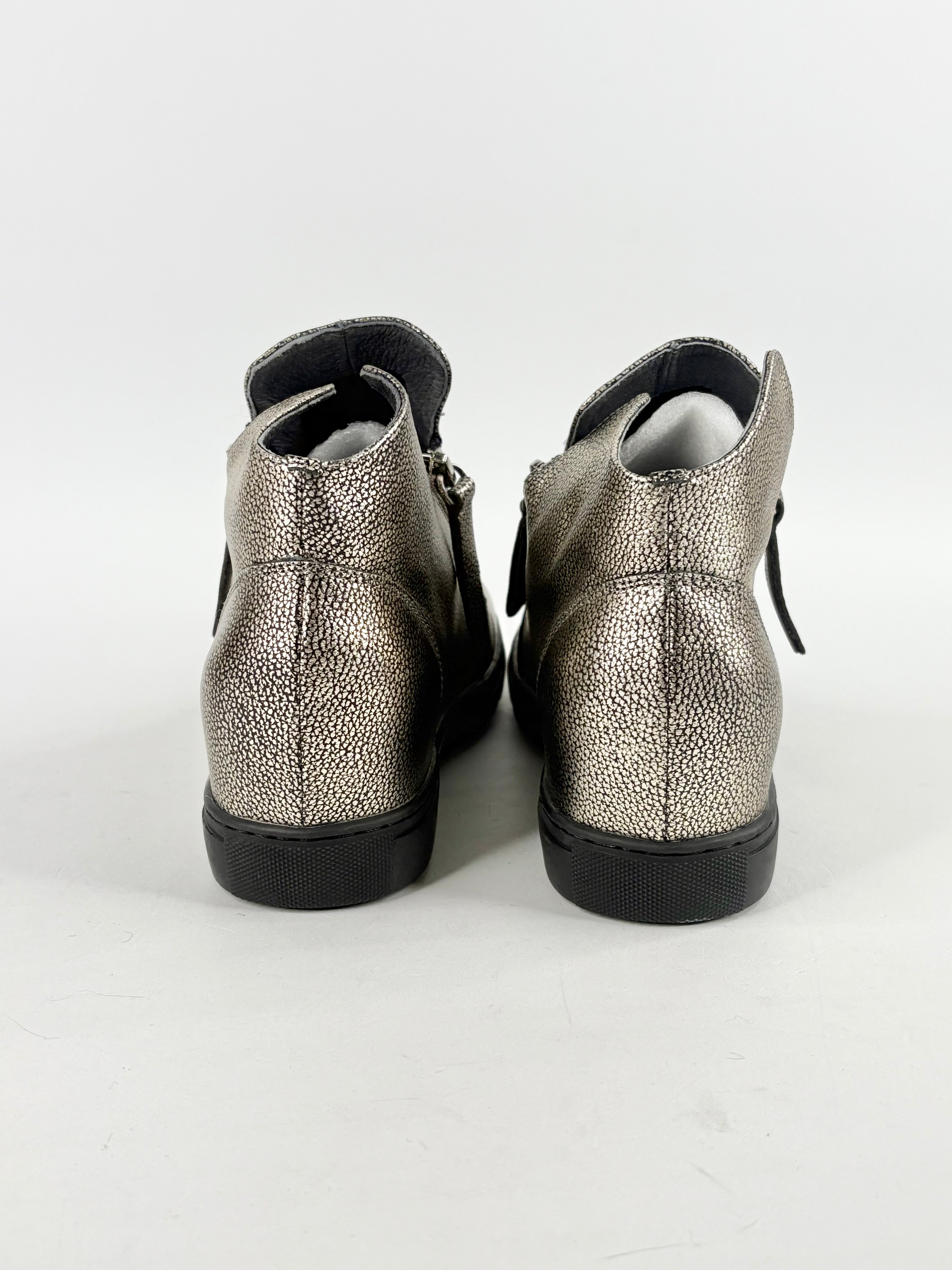 Hinako Gold Grained Leather Zippered Boots - EU37