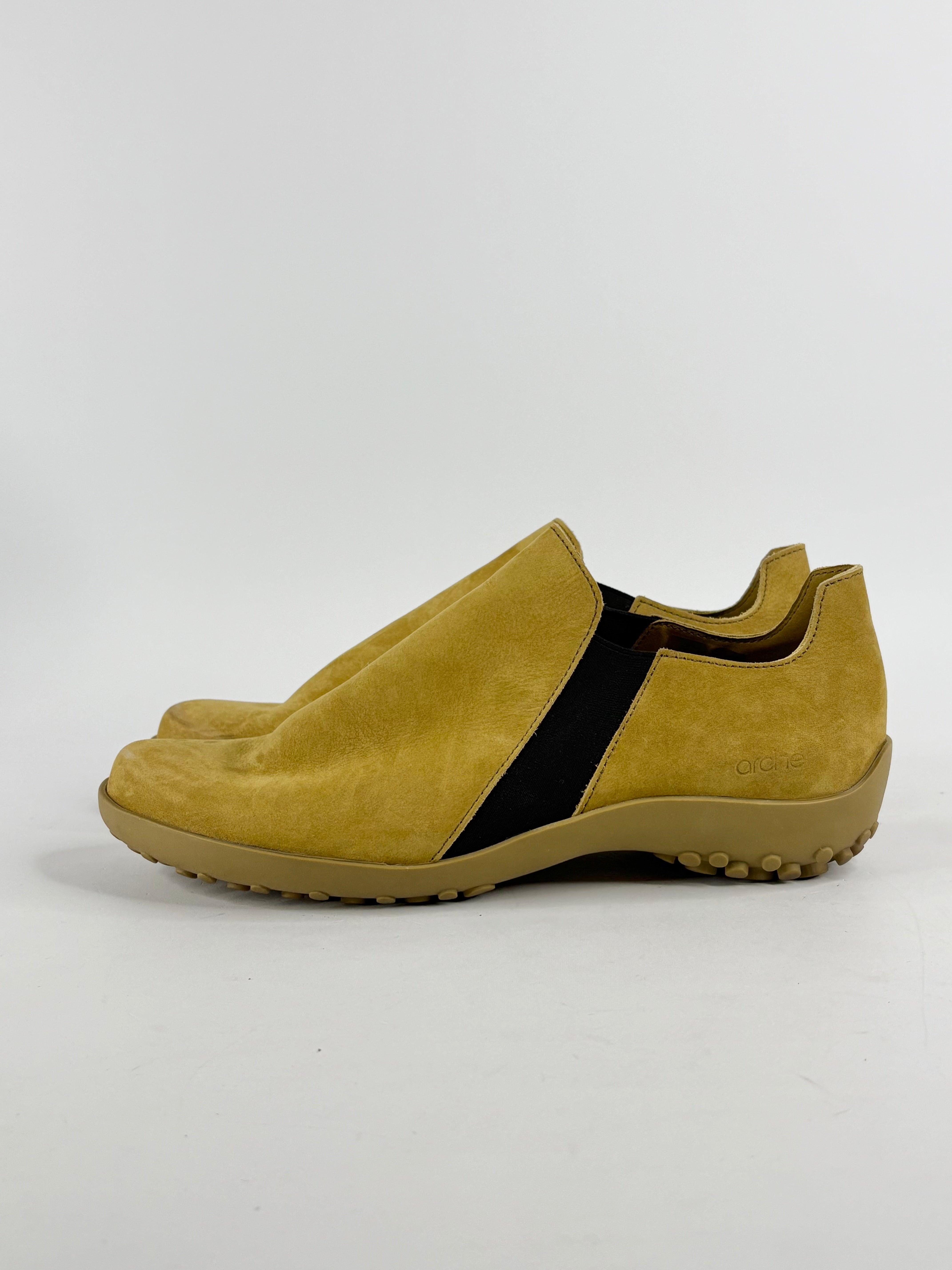 Arche Kiwifruit Nubuck Pulman Slip Ons - EU39