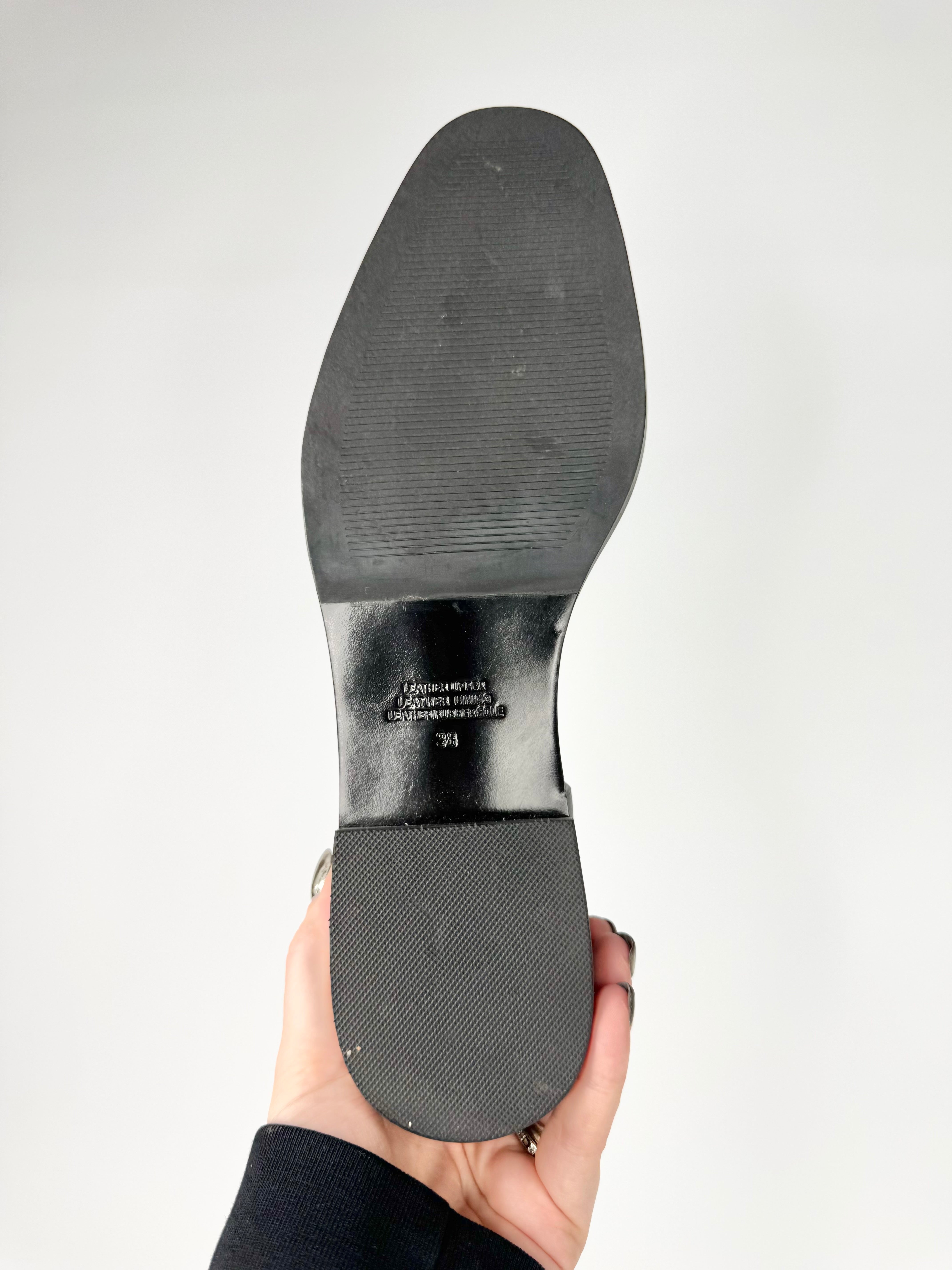 Alpha 60 Smooth Black Leather Cut Out Shoes - EU38